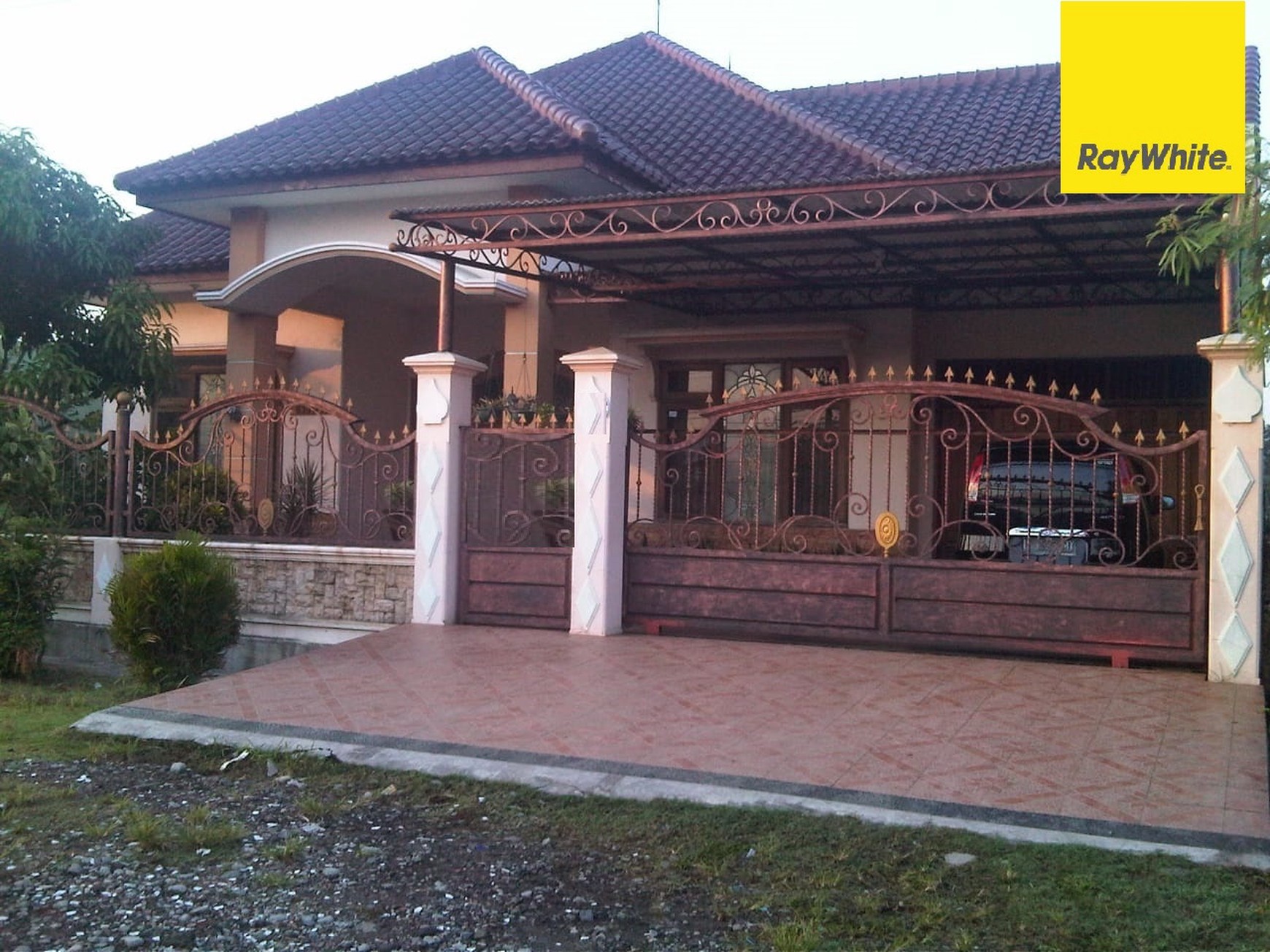 Dijual Rumah SHM di Gayungsari Barat Surabaya