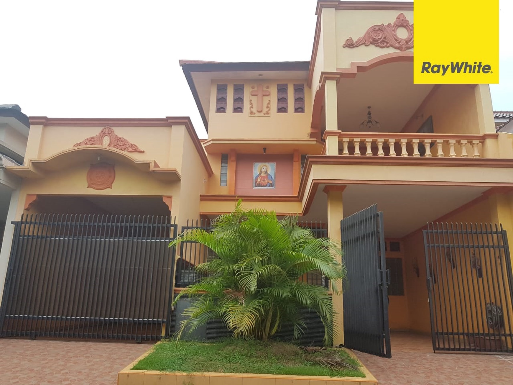 Dijual Rumah 2 lantai di Puri Surya Jaya Cluster Boston Sidoarjo