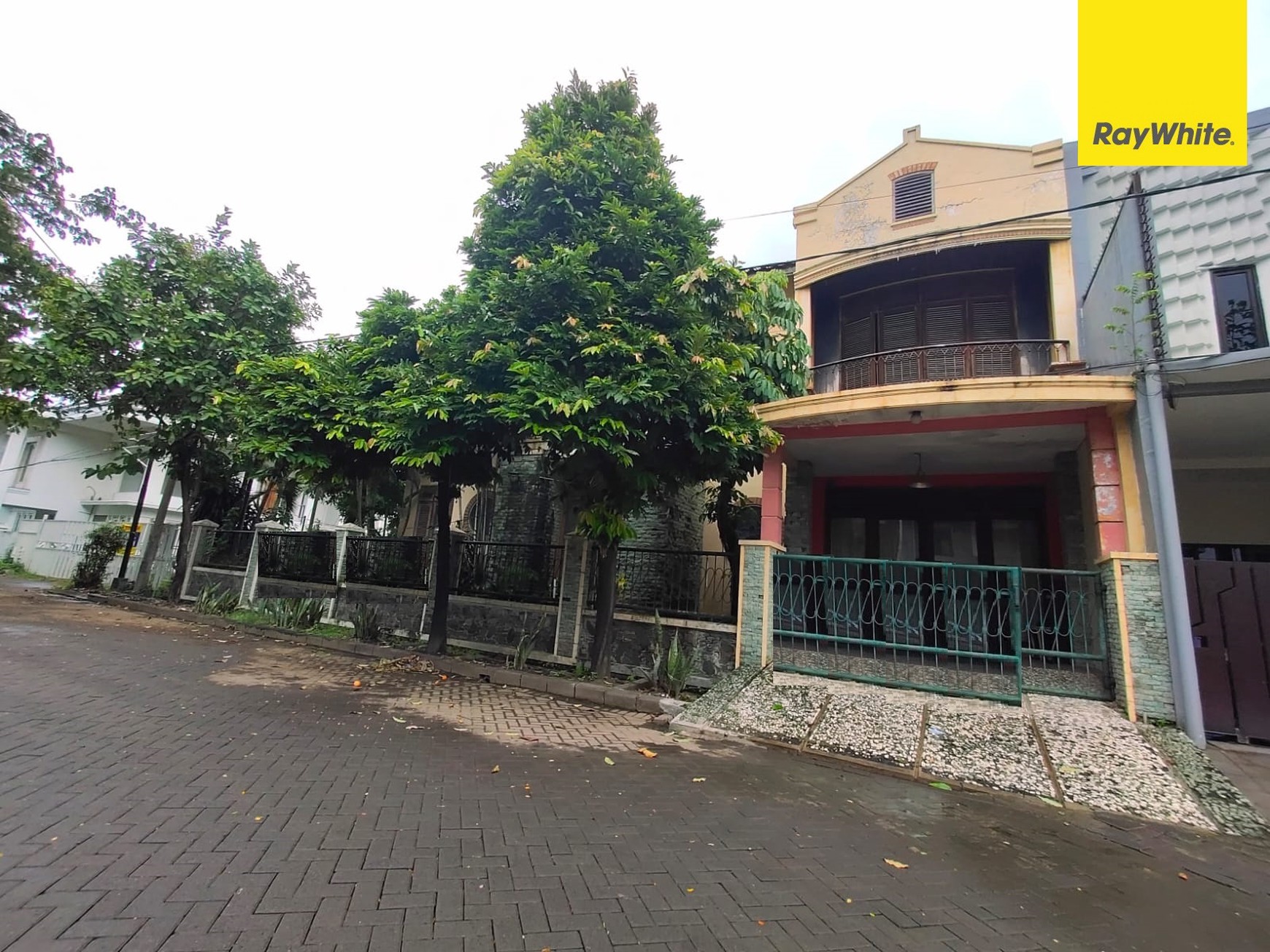 Dijual Rumah 2 lantai SHM di Pondok Mutiara Sidoarjo