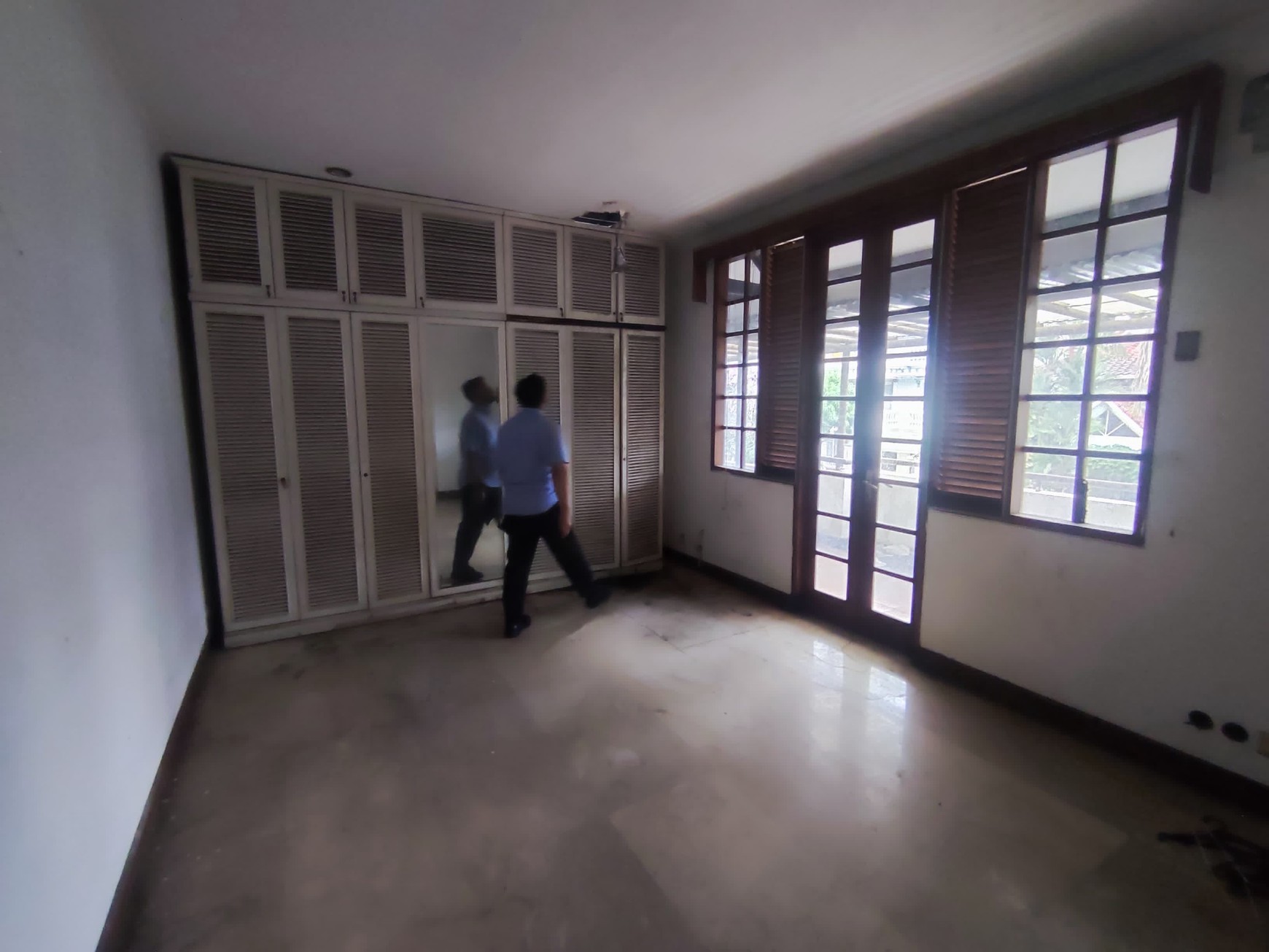 DIJUAL RUMAH DAN TANAH DIPOJOK, DI DELIMA TIMUR LEBAK BULUS