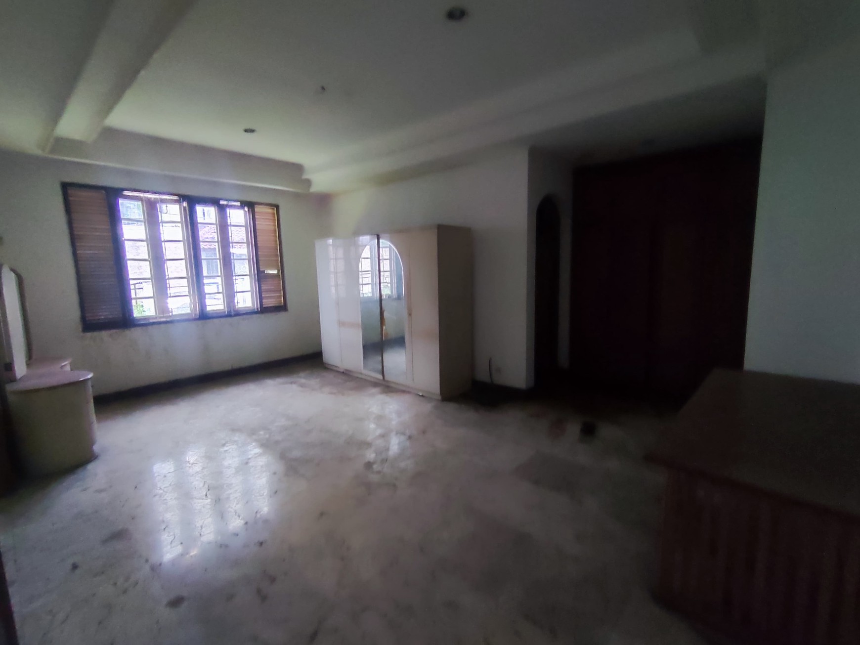 DIJUAL RUMAH DAN TANAH DIPOJOK, DI DELIMA TIMUR LEBAK BULUS