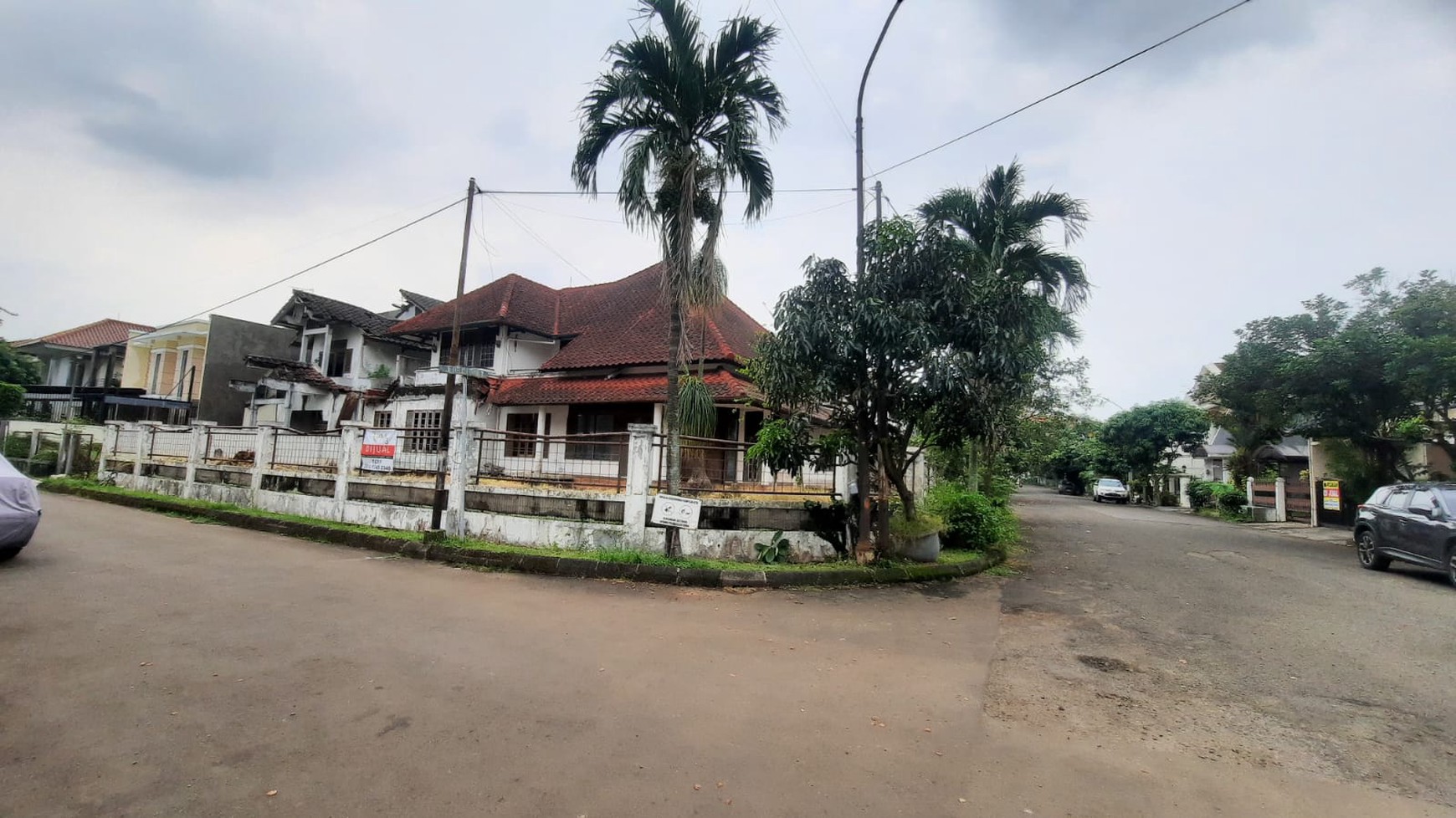 DIJUAL RUMAH DAN TANAH DIPOJOK, DI DELIMA TIMUR LEBAK BULUS