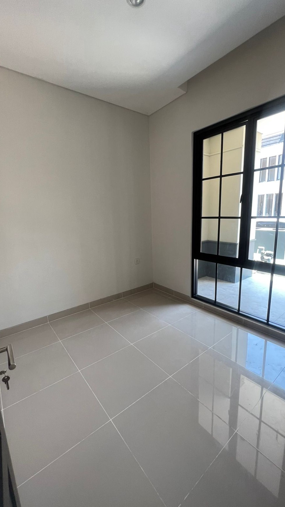 Rumah Modern Murah 2 Lantai di Dian Istana, Wiyung, Surabaya, Dekat dengan Citraland, Pakuwon, PTC
