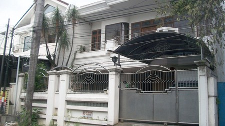 Rumah di Darmo Permai Selatan Surabaya Barat, 2 Lantai, Bagus + Terawat, Row Jalan Lebar - PG -