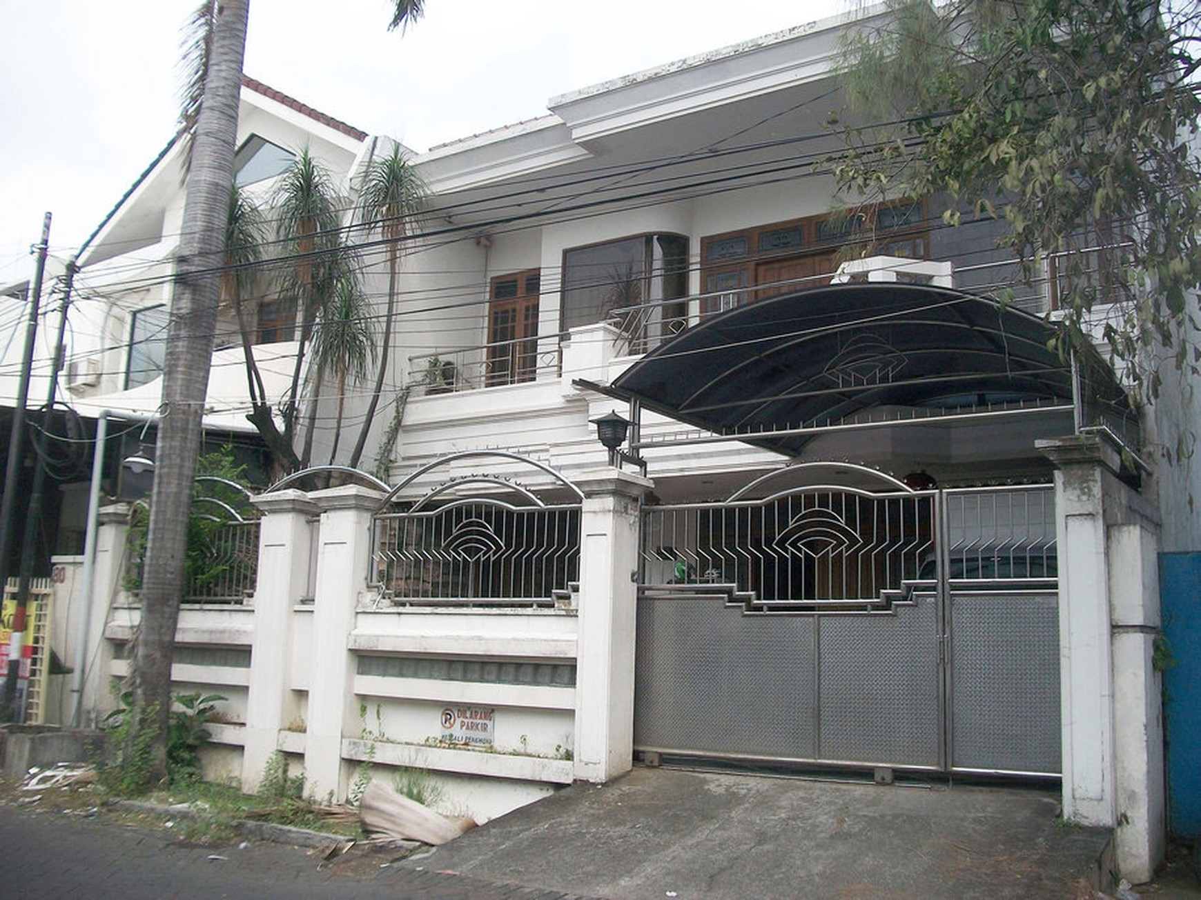 Rumah di Darmo Permai Selatan Surabaya Barat, 2 Lantai, Bagus + Terawat, Row Jalan Lebar - PG -