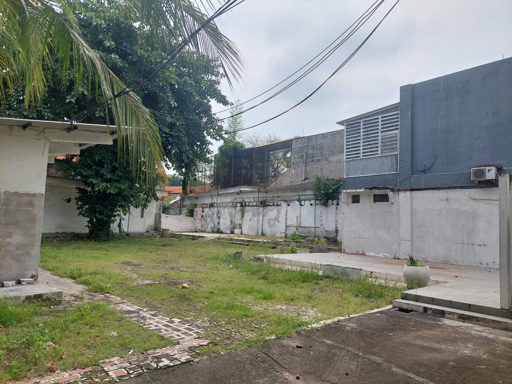 Rumah di sewakan Jalan Mawar Cocok untuk usaha 350 juta / tahun nego