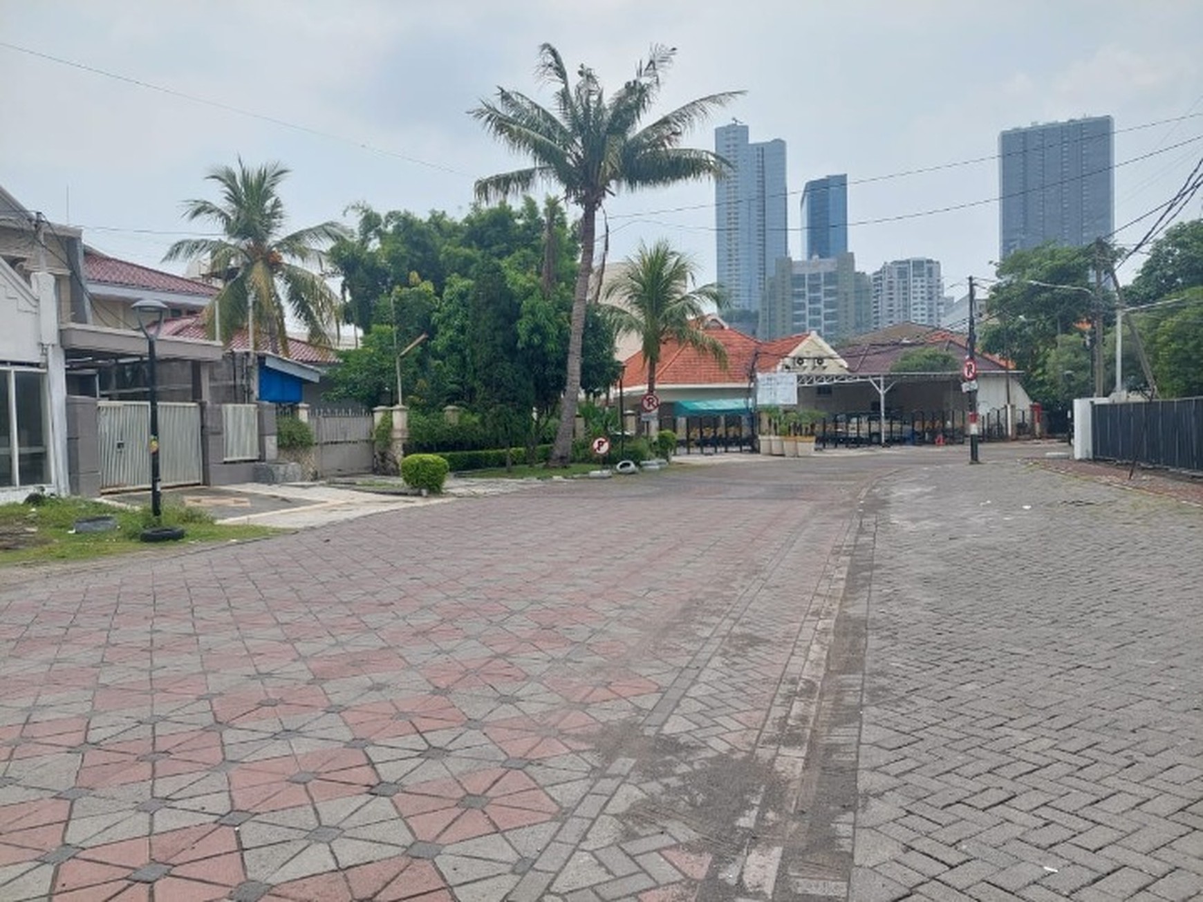 Rumah di sewakan Jalan Mawar Cocok untuk usaha 350 juta / tahun nego