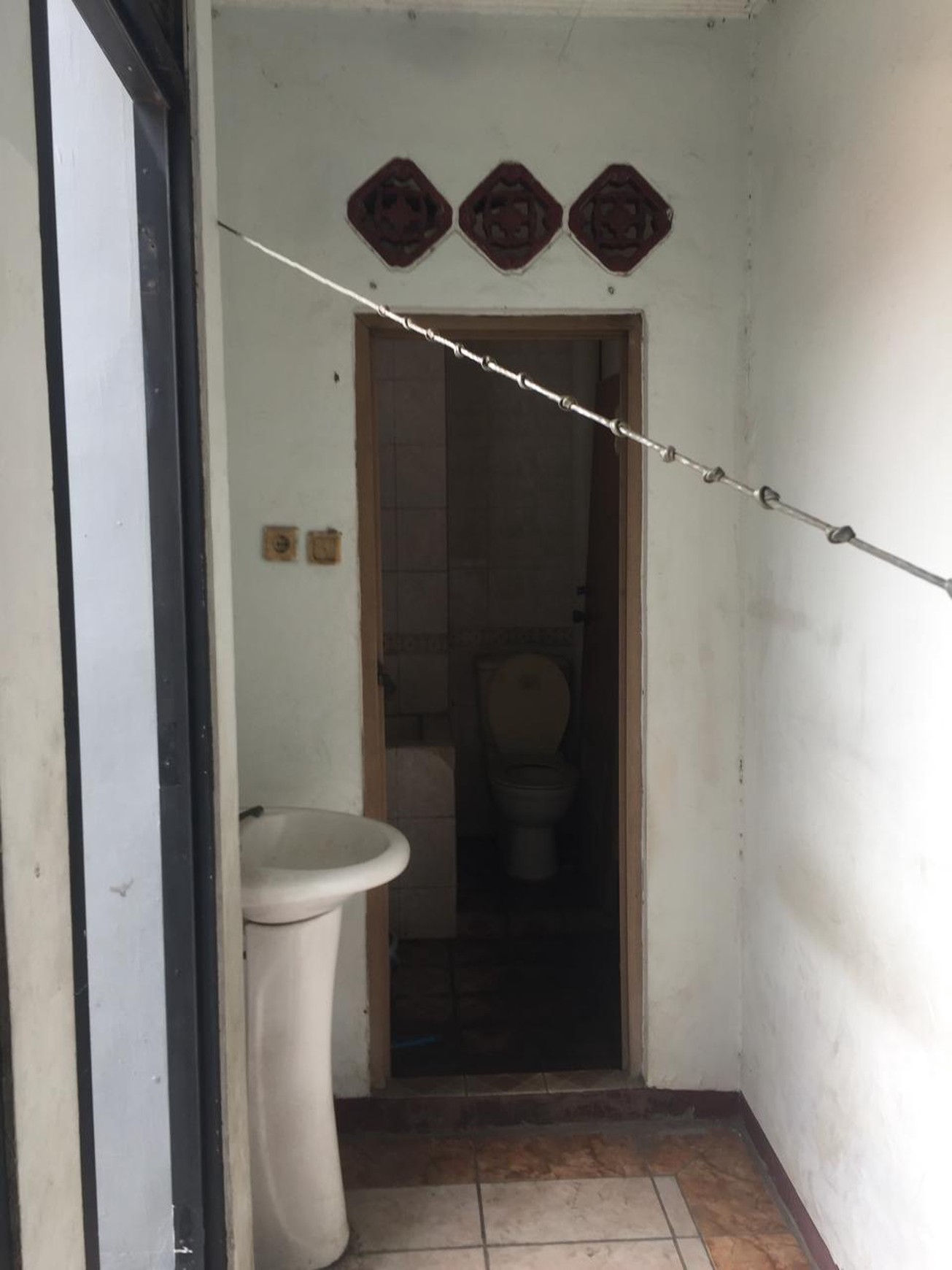 Gedung Kos-kosan 22 Kamar di Cawang Jakarta Timur