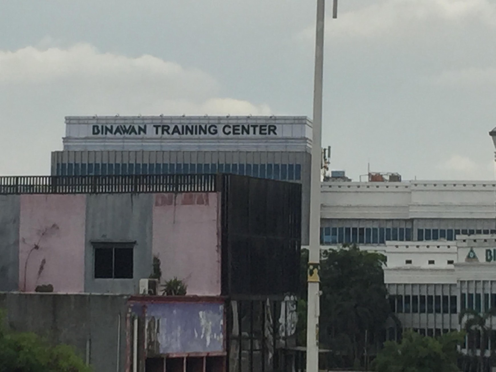 Gedung Kos-kosan 22 Kamar di Cawang Jakarta Timur