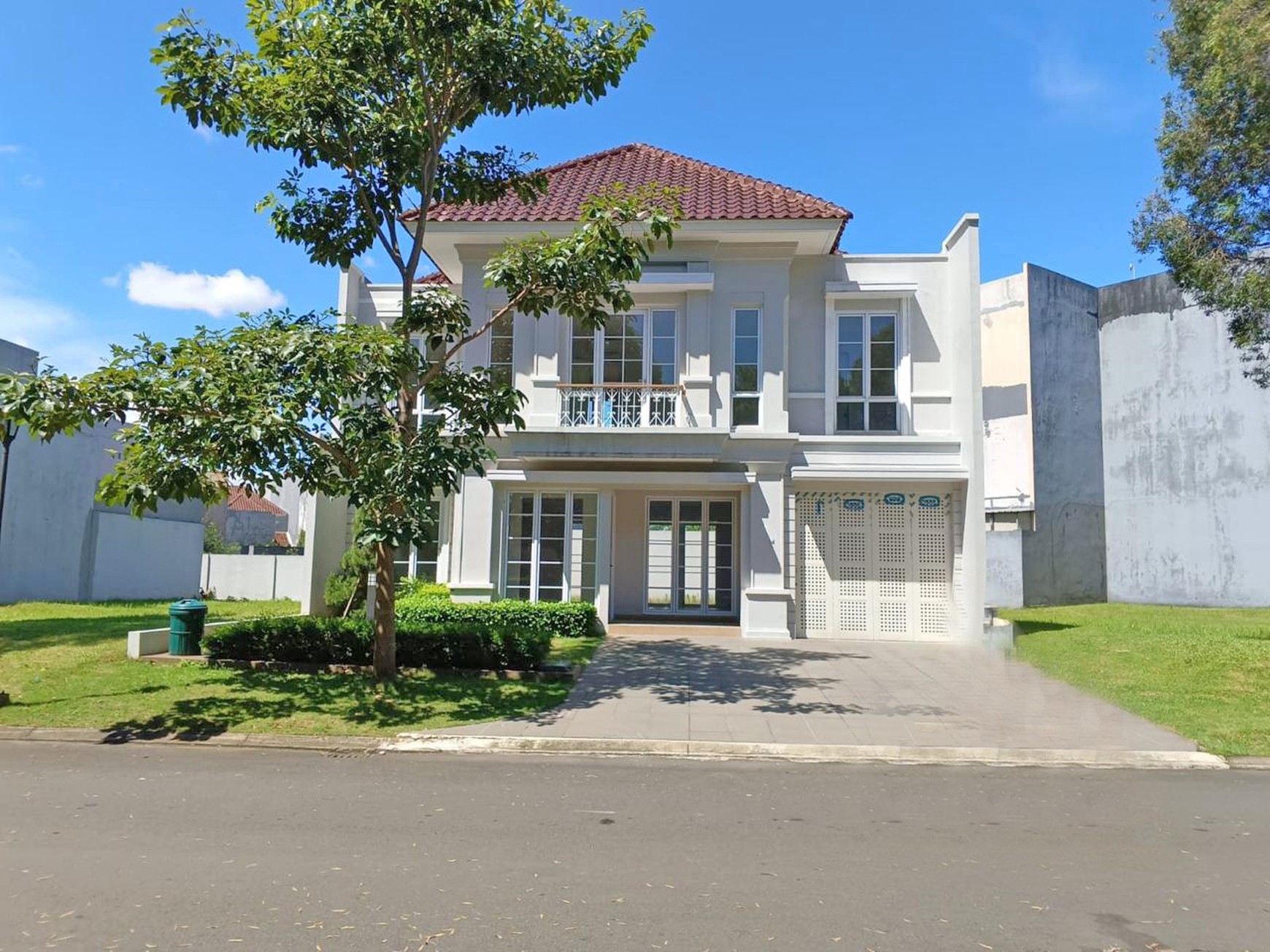 Rumah Modern di Cluster Alicante Gading Serpong