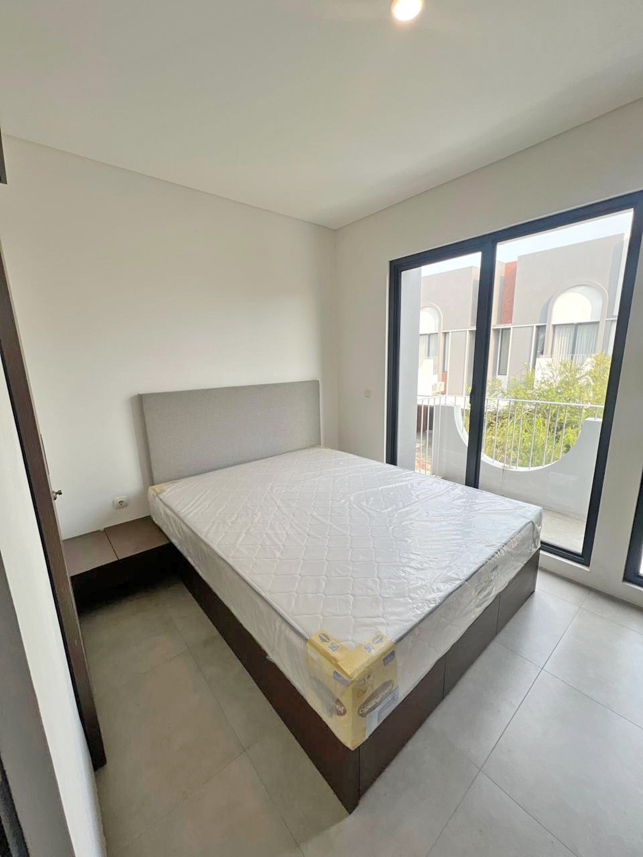 Rumah 2 lantai di Freja House BSD City