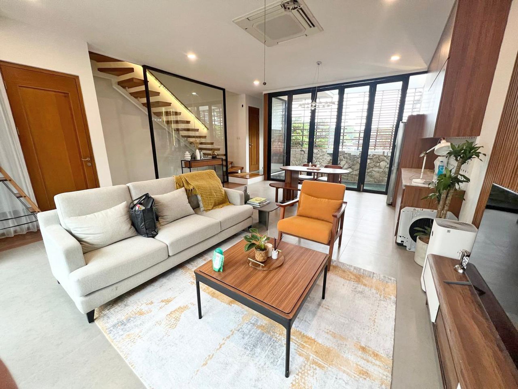 Rumah nyaman siap huni di The Residence Jeruk Purut Cilandak Timur