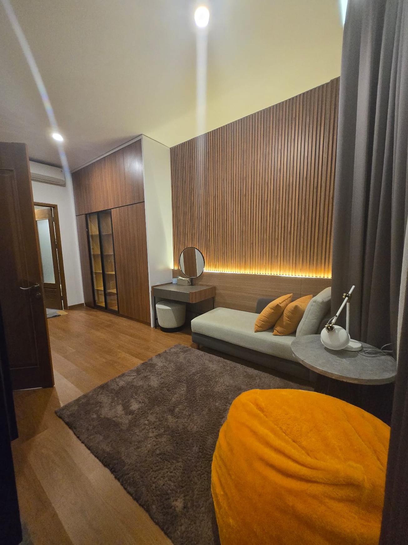 Rumah nyaman siap huni di The Residence Jeruk Purut Cilandak Timur
