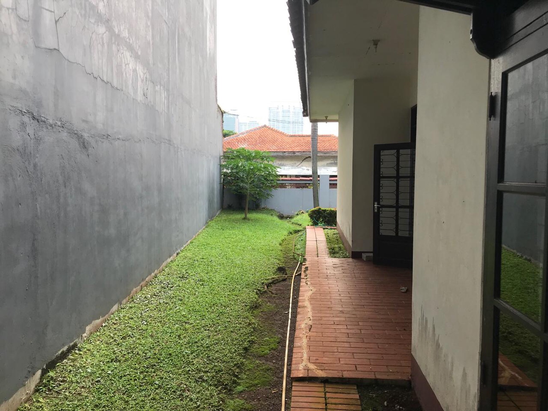 Rumah Lokasi Hook Strategis Akses Jalan 2 Mobil di Jalan Saraswati, Cipete Utara, Kebayoran Baru, Jakarta Selatan
