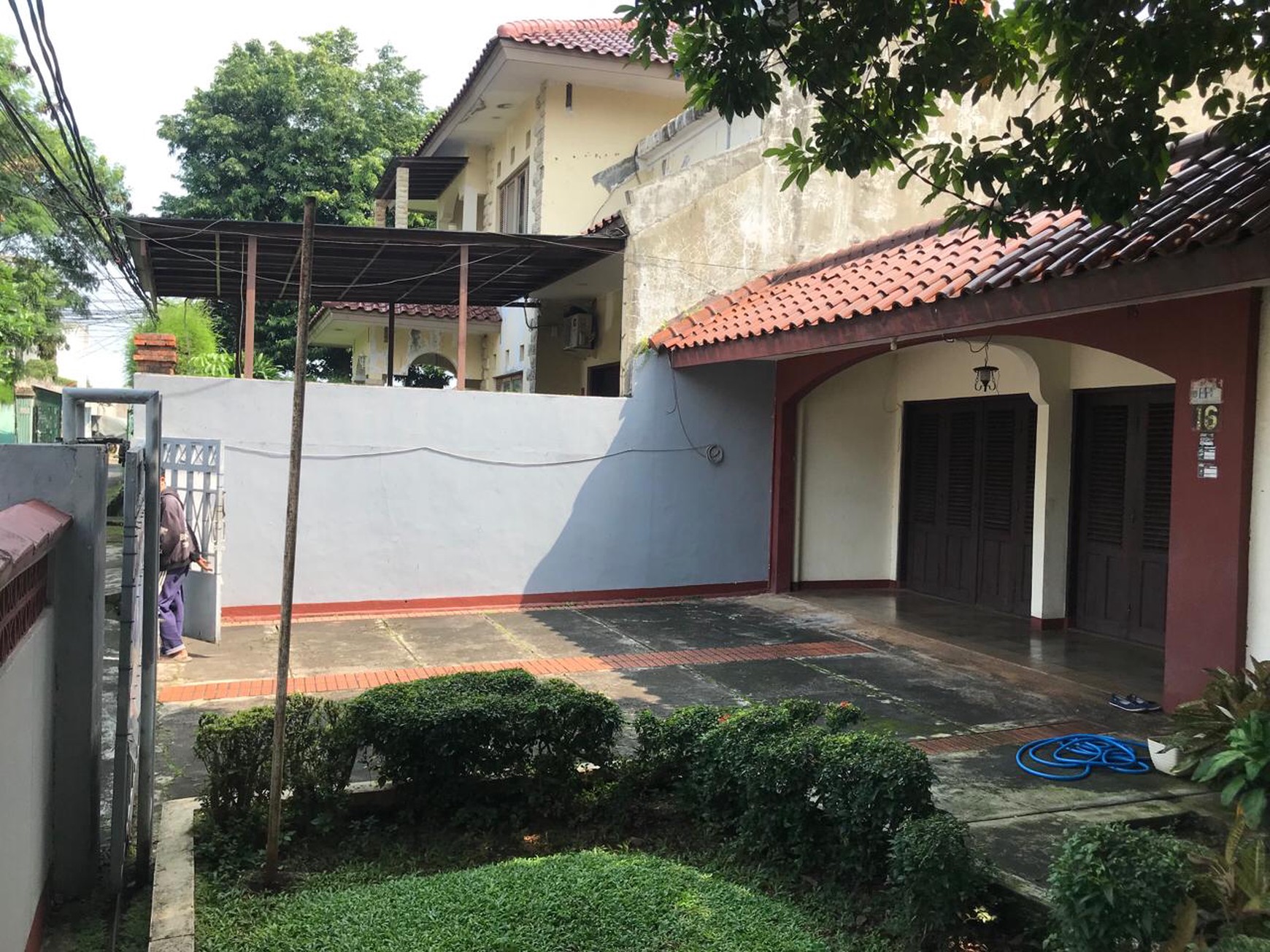 Rumah Lokasi Hook Strategis Akses Jalan 2 Mobil di Jalan Saraswati, Cipete Utara, Kebayoran Baru, Jakarta Selatan