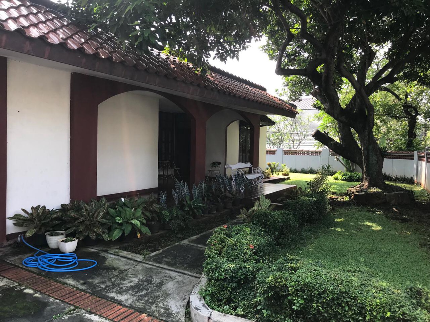 Rumah Lokasi Hook Strategis Akses Jalan 2 Mobil di Jalan Saraswati, Cipete Utara, Kebayoran Baru, Jakarta Selatan