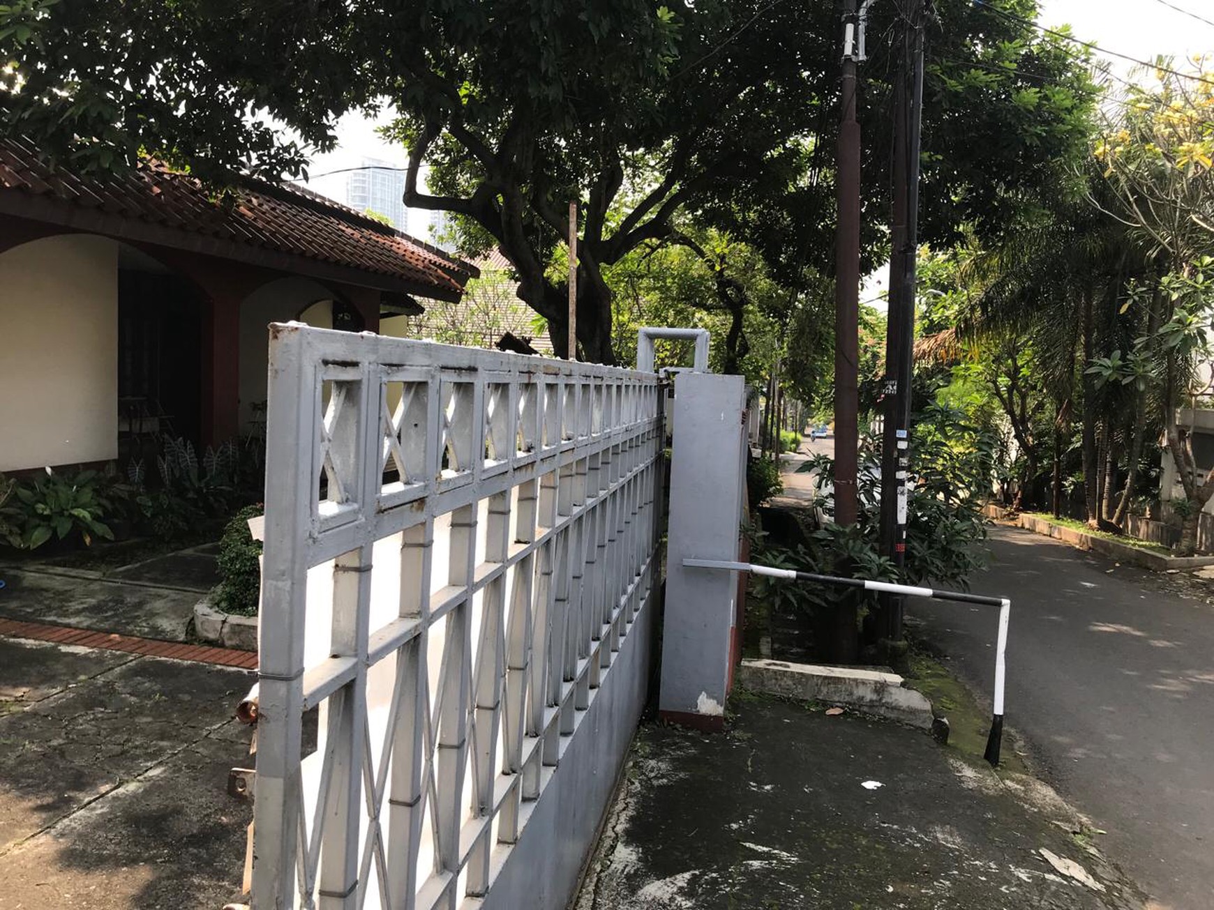 Rumah Lokasi Hook Strategis Akses Jalan 2 Mobil di Jalan Saraswati, Cipete Utara, Kebayoran Baru, Jakarta Selatan