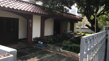 Rumah Lokasi Hook Strategis Akses Jalan 2 Mobil di Jalan Saraswati, Cipete Utara, Kebayoran Baru, Jakarta Selatan