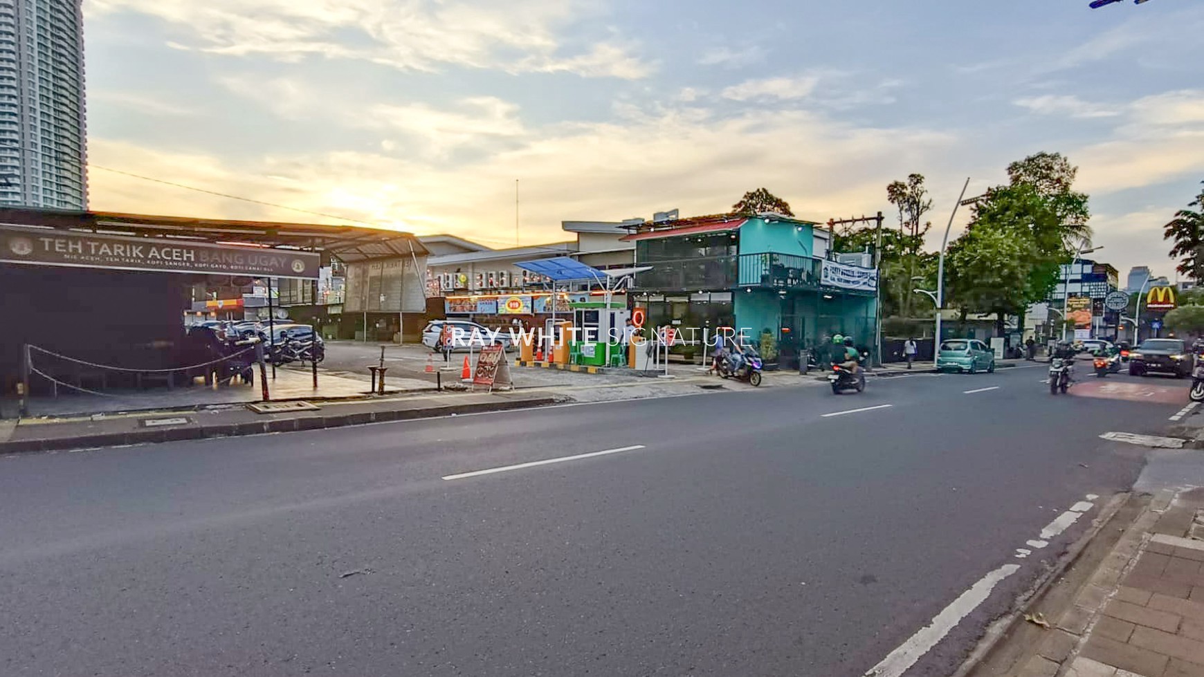 Tanah dan Bangunan di Zona Komersil Jl Kemang Raya