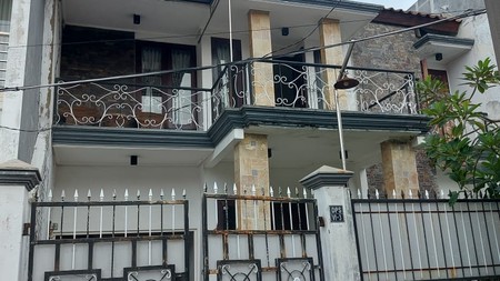 Rumah Mewah Lingkungan Elite di Surabaya