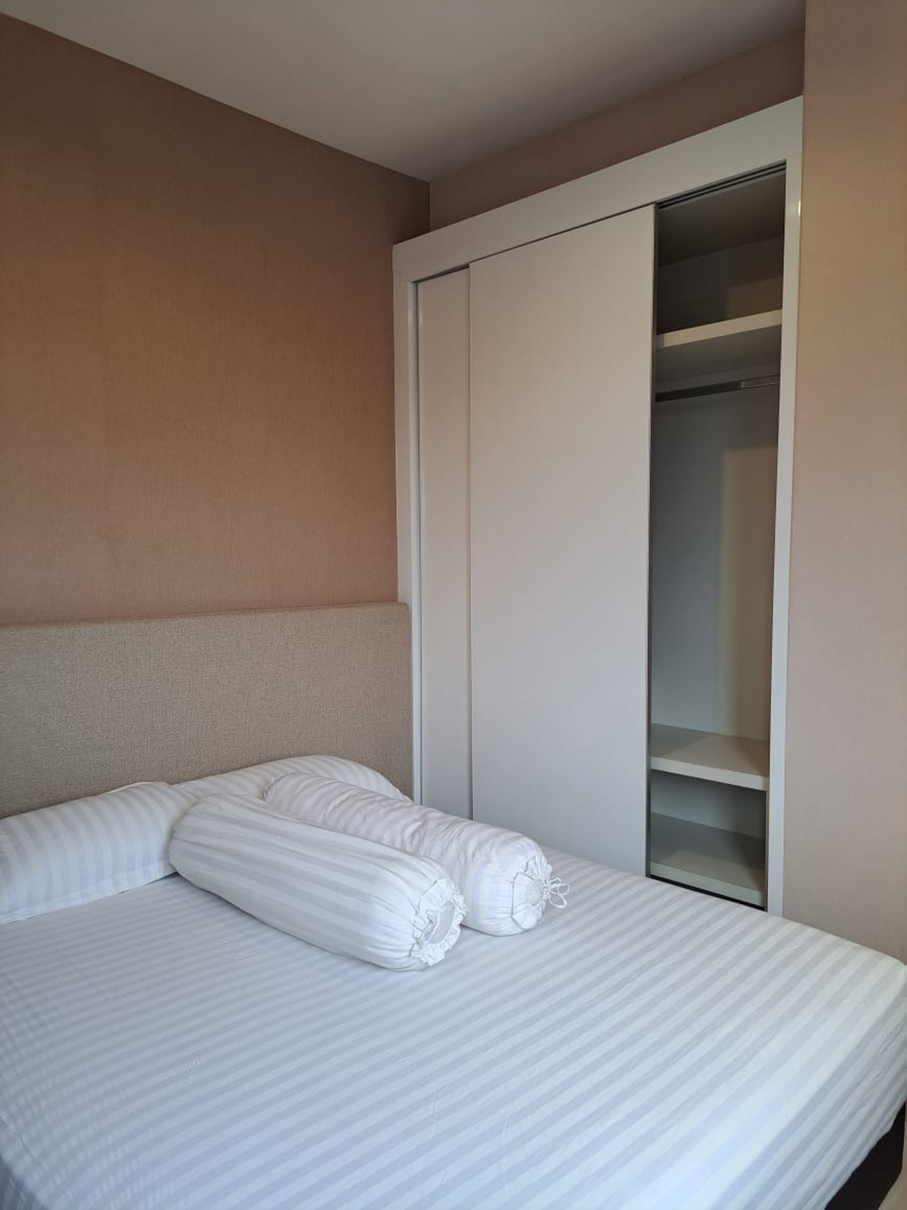 Disewakan Unit 2 Bedroom Apartemen Puncak Dharmahusada MERR, Dekat Kampus C UNAIR Surabaya