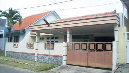 Rumah di Medokan Ayu Surabaya Timur, Row Jalan Lebar, Bagus + Terawat, Siap Huni
