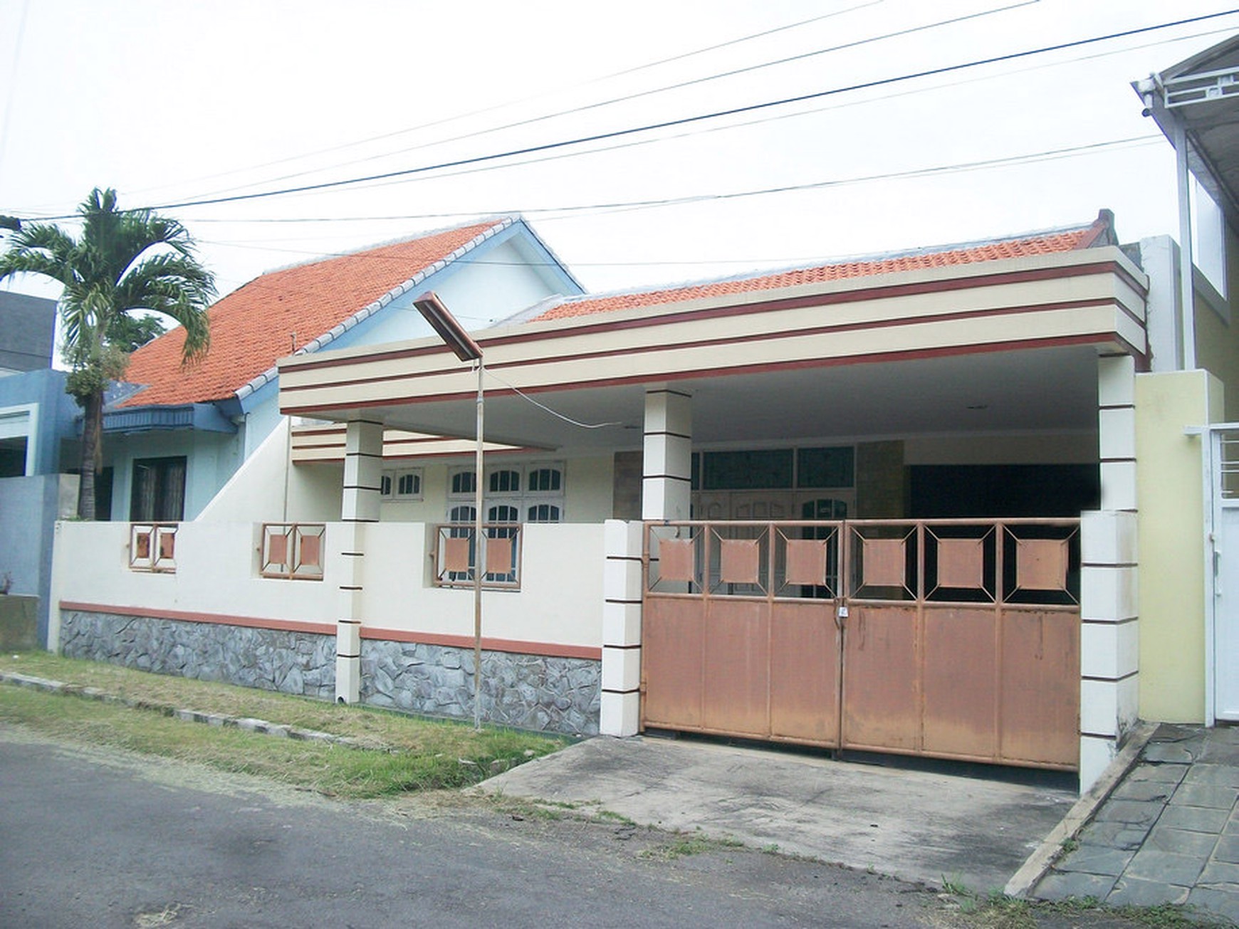 Rumah di Medokan Ayu Surabaya Timur, Row Jalan Lebar, Bagus + Terawat, Siap Huni