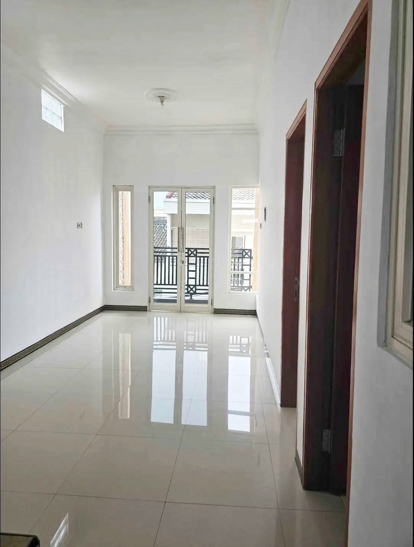 Rumah Baru Gress di Taman Gunung Anyar Surabaya Timur, 2 Lantai, Minimalis - LT -