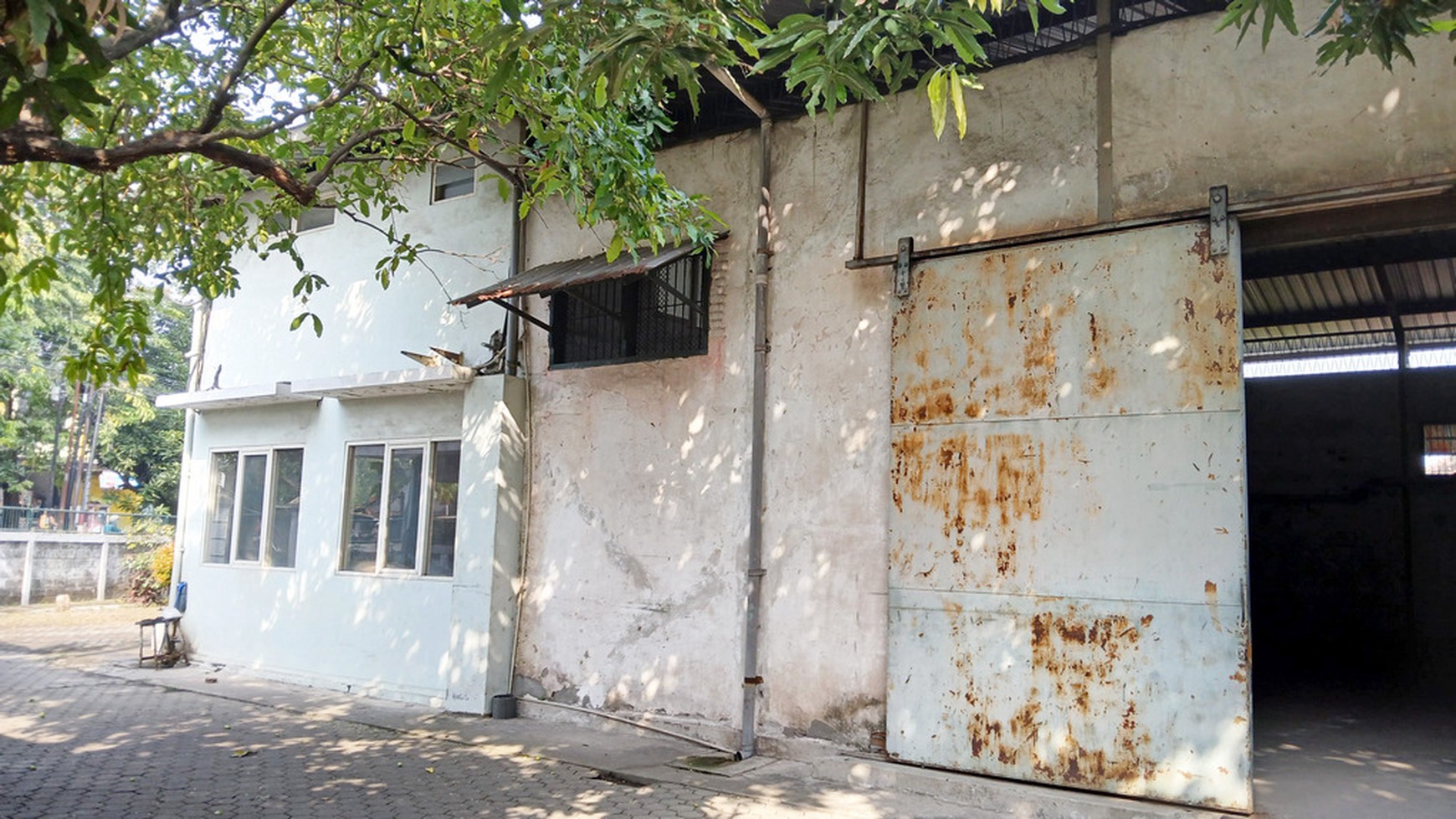 Gudang + Kantor di Raya Driyorejo Gresik, Hadap Selatan, SHM, NOL JALAN RAYA PROVINSI