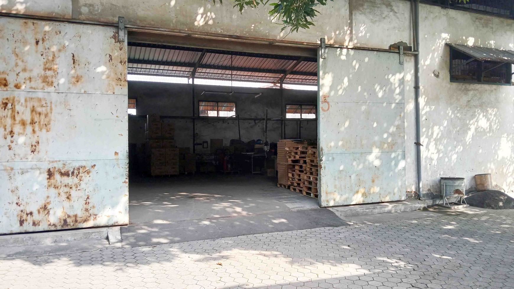 Gudang + Kantor di Raya Driyorejo Gresik, Hadap Selatan, SHM, NOL JALAN RAYA PROVINSI