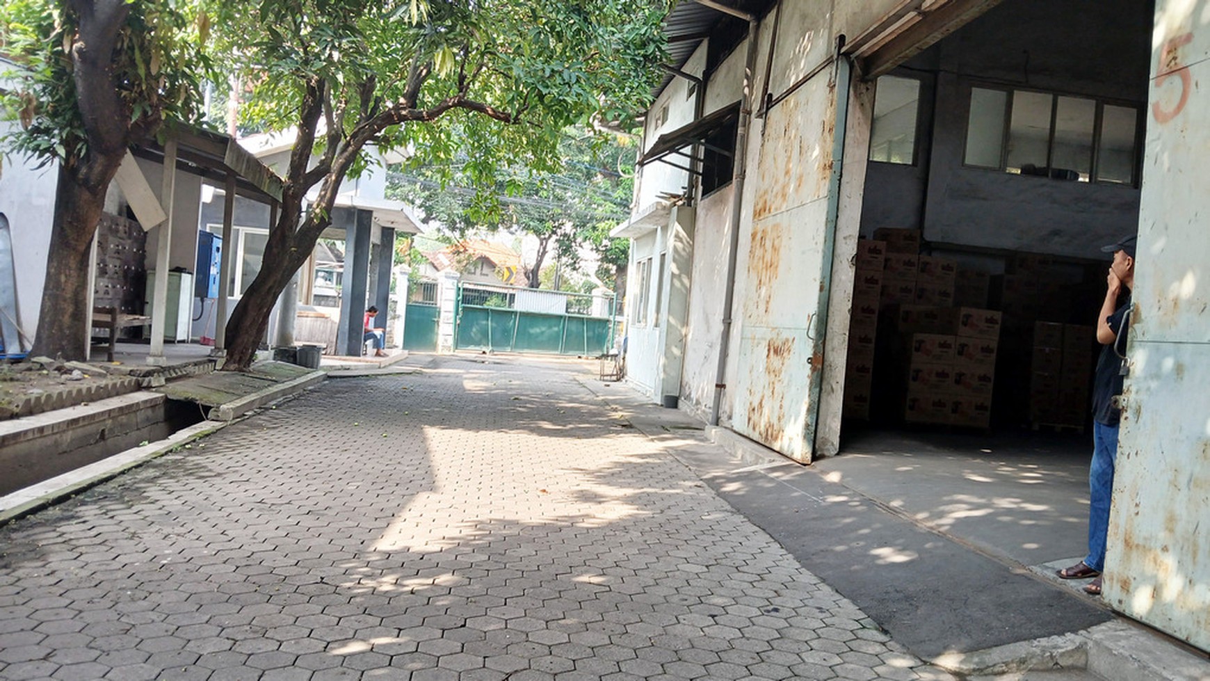 Gudang + Kantor di Raya Driyorejo Gresik, Hadap Selatan, SHM, NOL JALAN RAYA PROVINSI