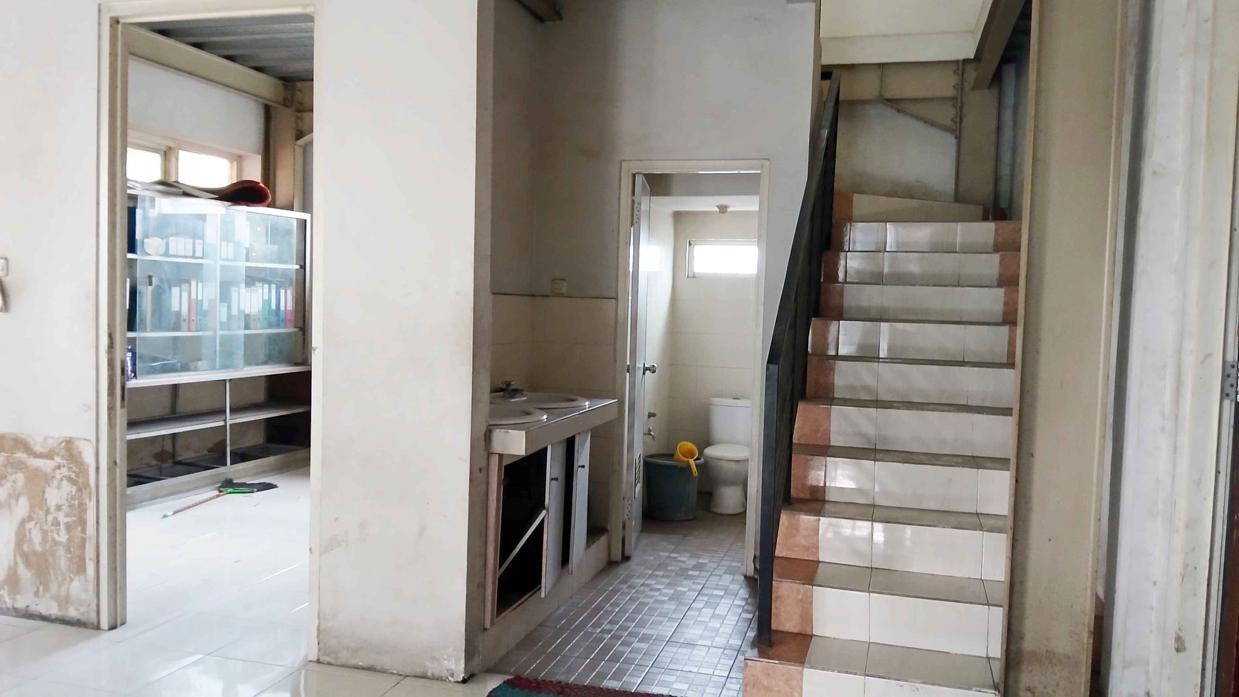 Gudang + Kantor di Raya Driyorejo Gresik, Hadap Selatan, SHM, NOL JALAN RAYA PROVINSI