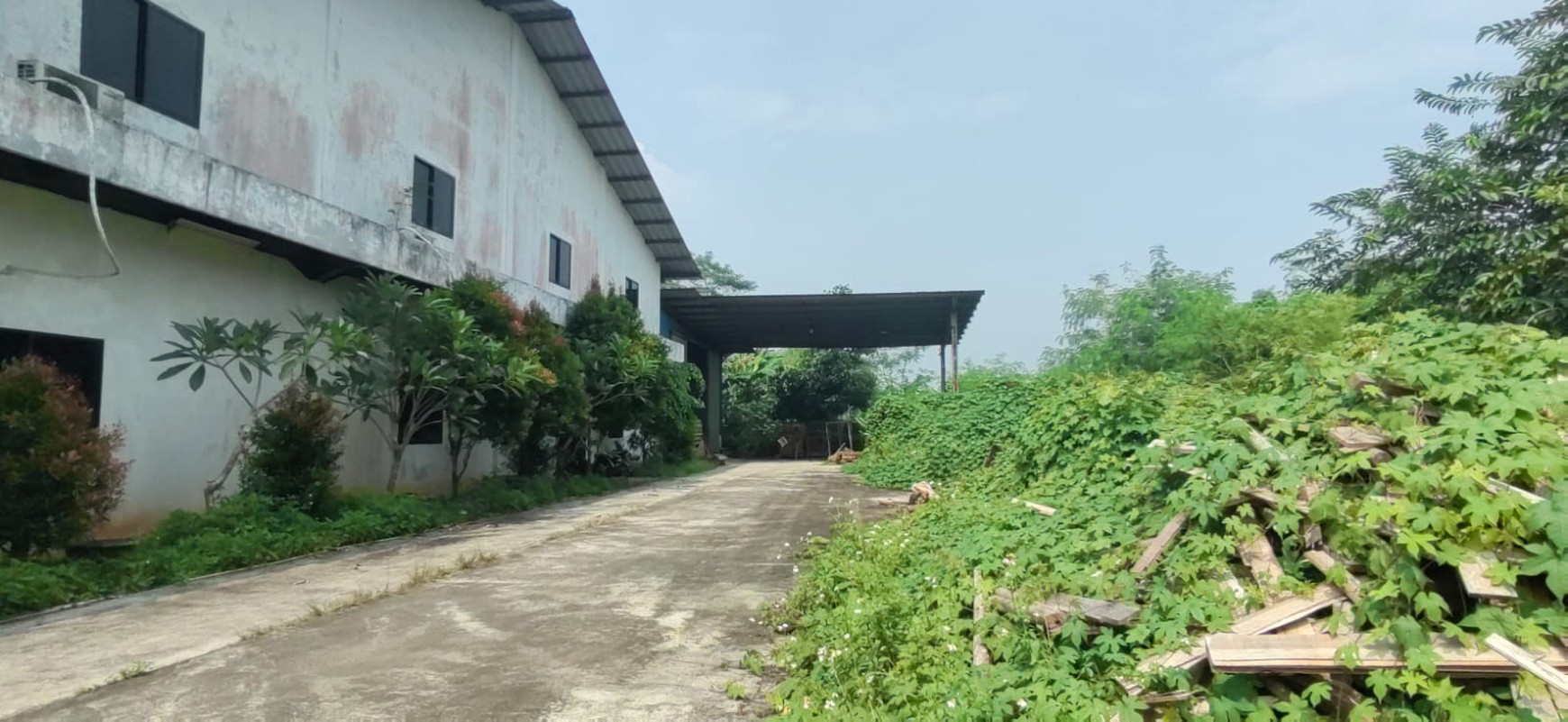 Di jual Gudang + Lahan  di Jl. Raya Tigaraksa - Tangerang