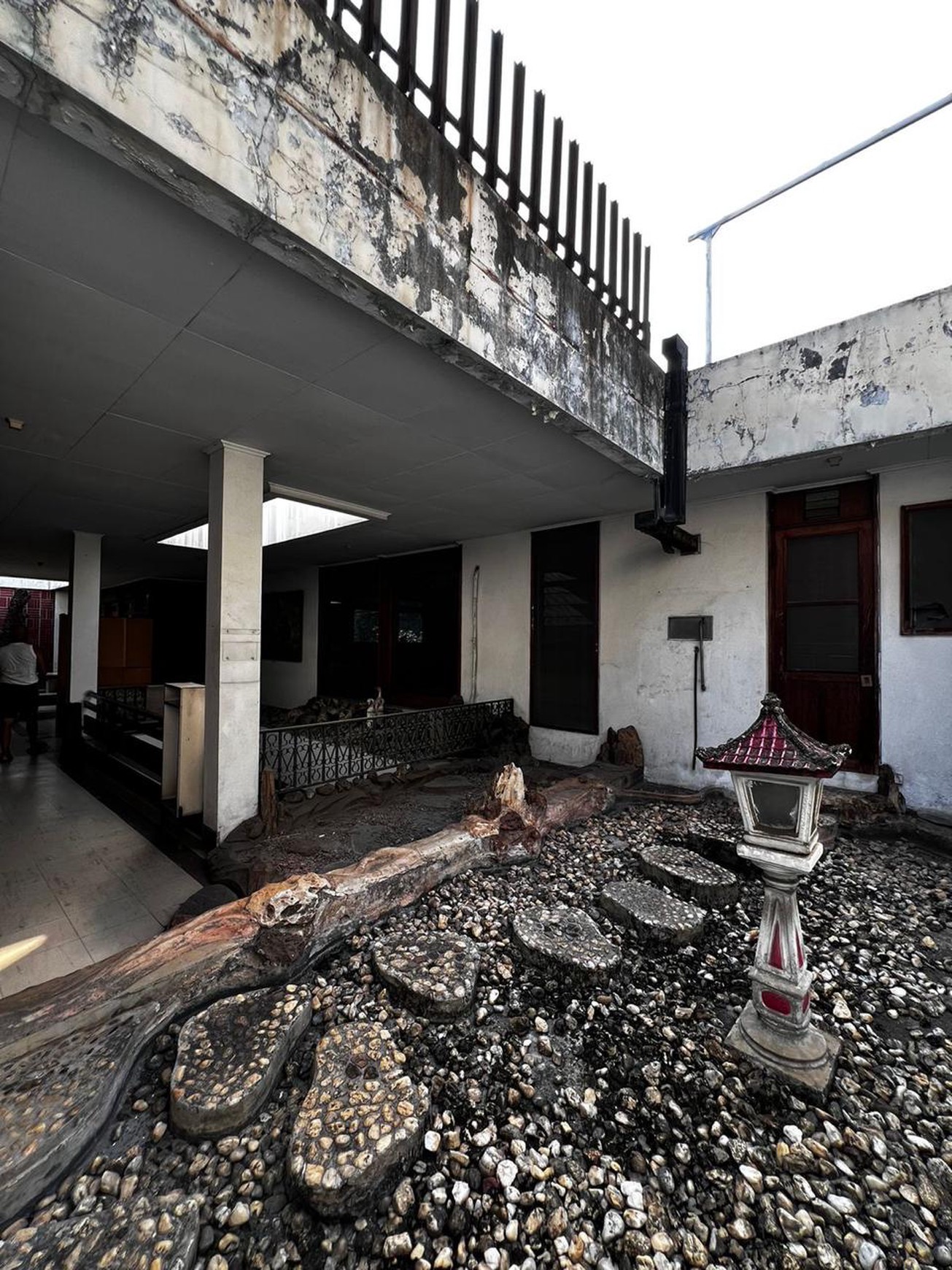RUMAH DIJUAL DI MENTENG JAKARTA PUSAT