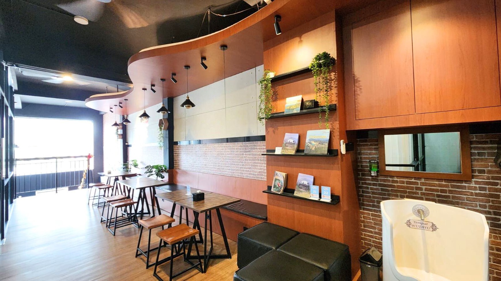 Ruko 3 Lantai Cocok untuk Usaha Kuliner Lokasi Premium di Tebet Barat