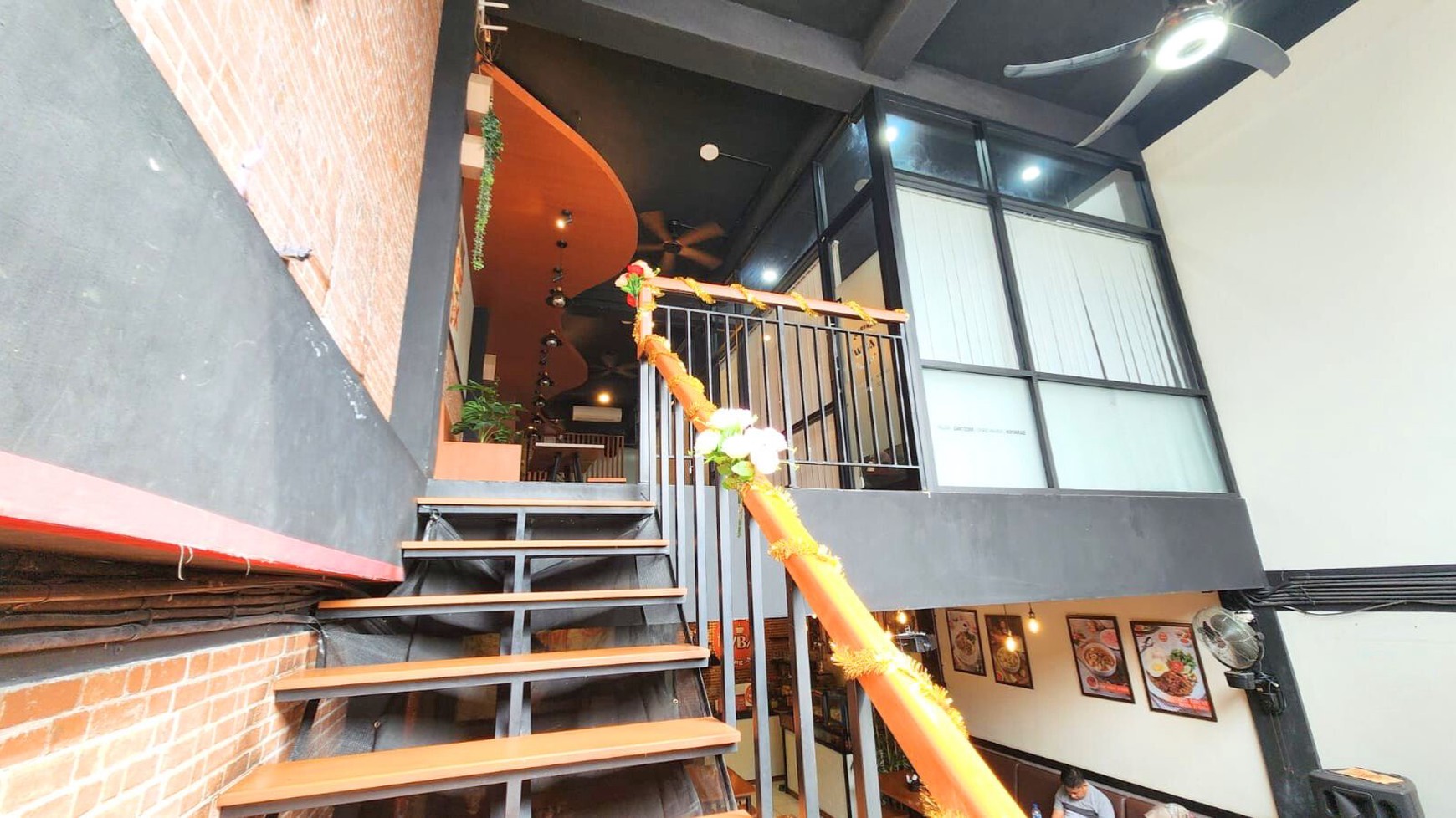 Ruko 3 Lantai Cocok untuk Usaha Kuliner Lokasi Premium di Tebet Barat