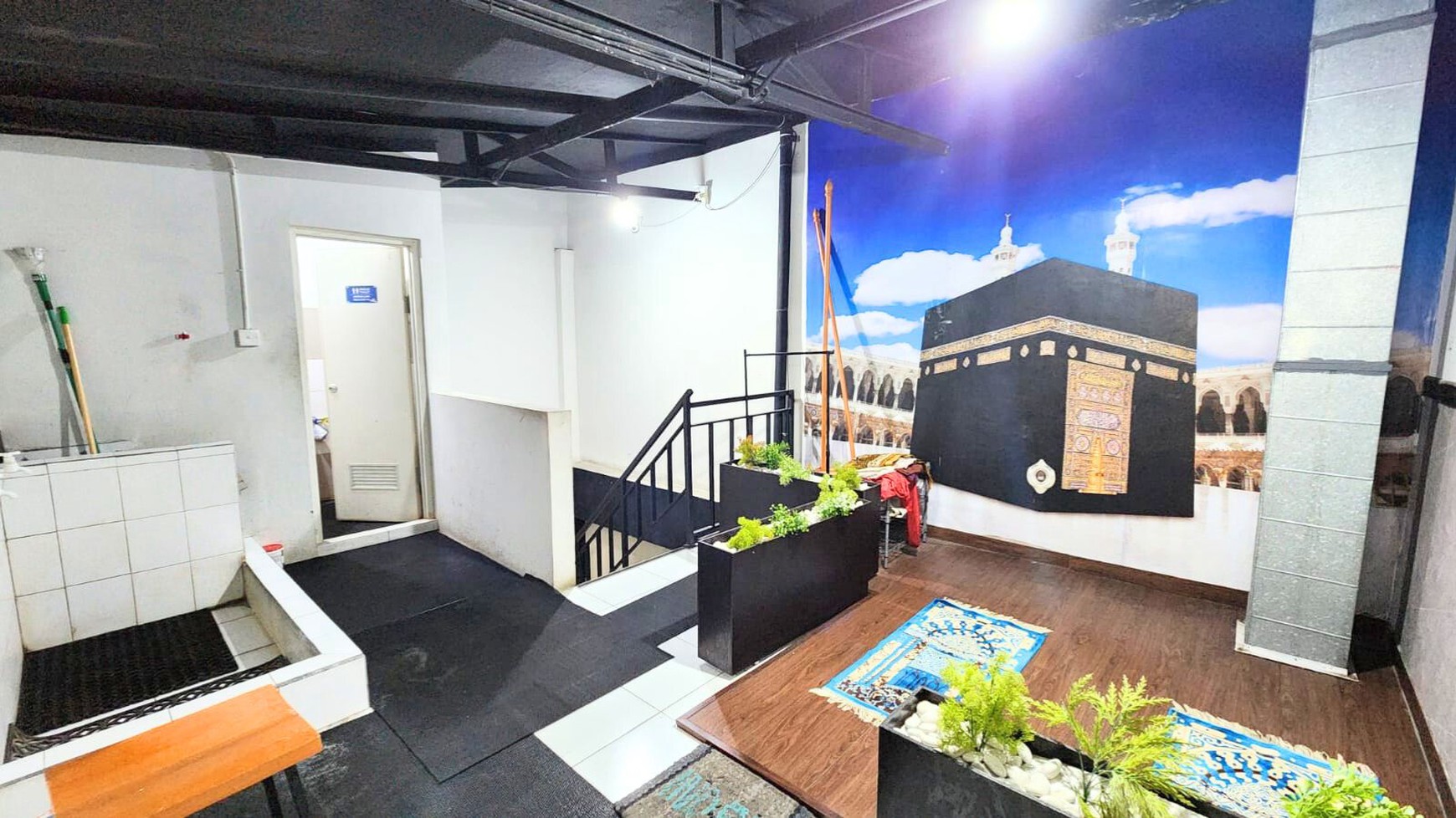 Ruko 3 Lantai Cocok untuk Usaha Kuliner Lokasi Premium di Tebet Barat