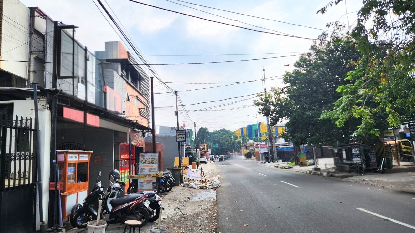 Ruko 3 Lantai Cocok untuk Usaha Kuliner Lokasi Premium di Tebet Barat