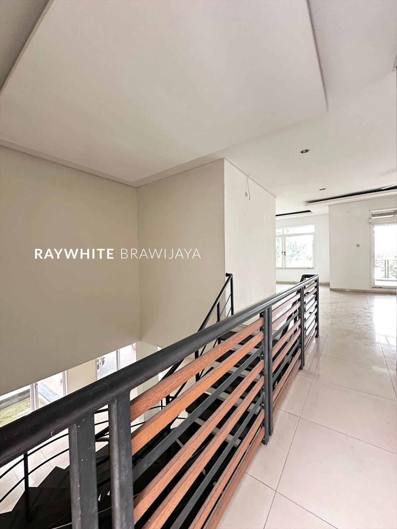 Rumah Hitung Tanah Bebas Banjir Area Kemang Utara