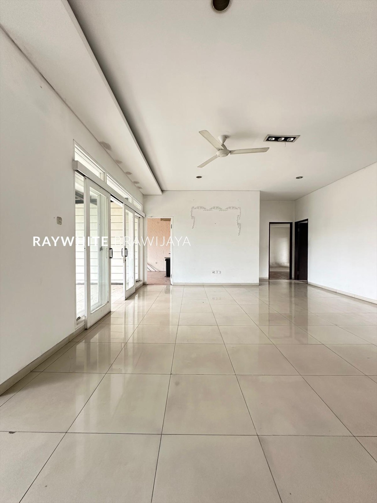 Rumah Hitung Tanah Bebas Banjir Area Kemang Utara