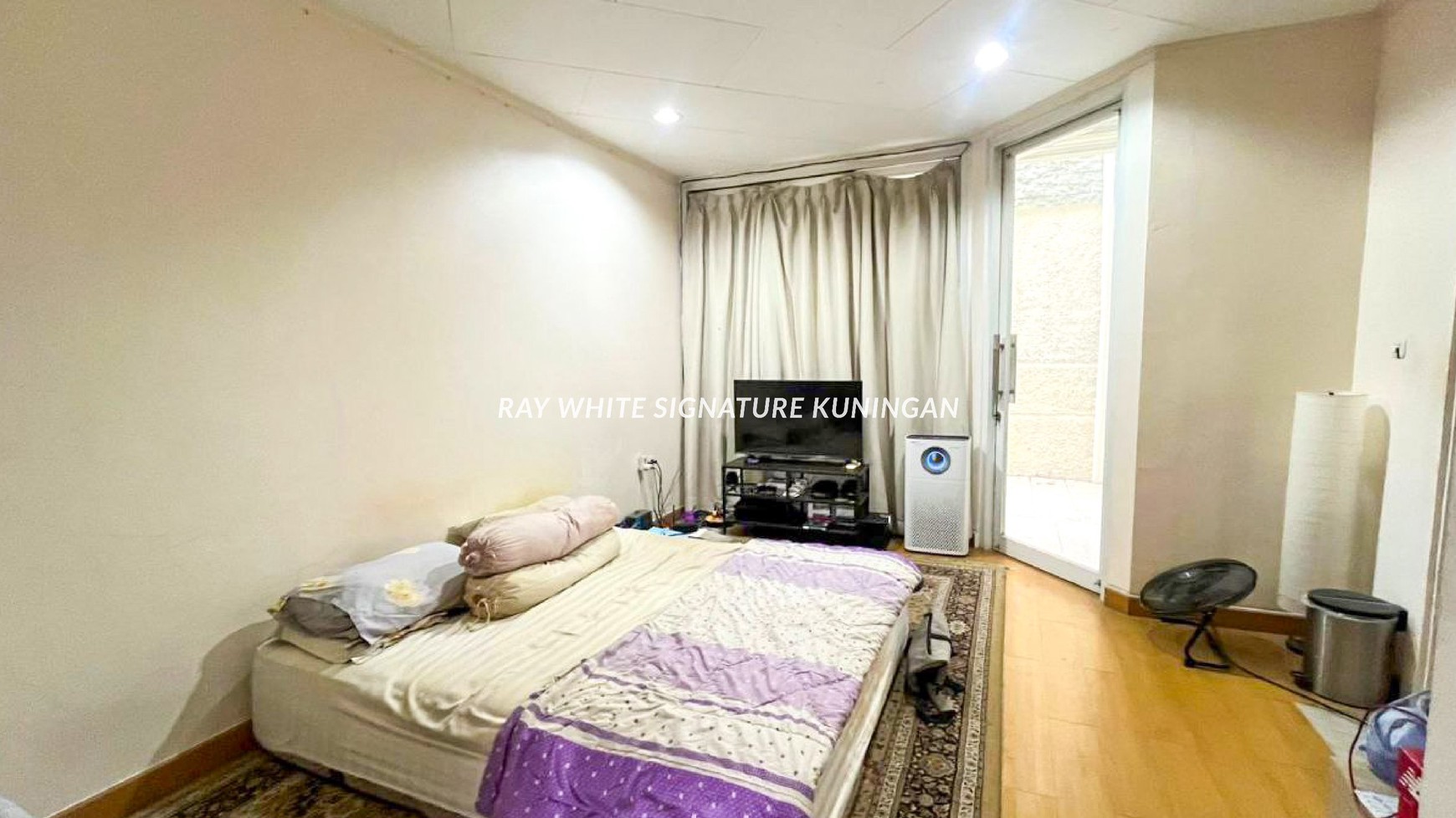 Rumah Dalam Komplek di Taman Gandaria Blok A Lokasi Tenang