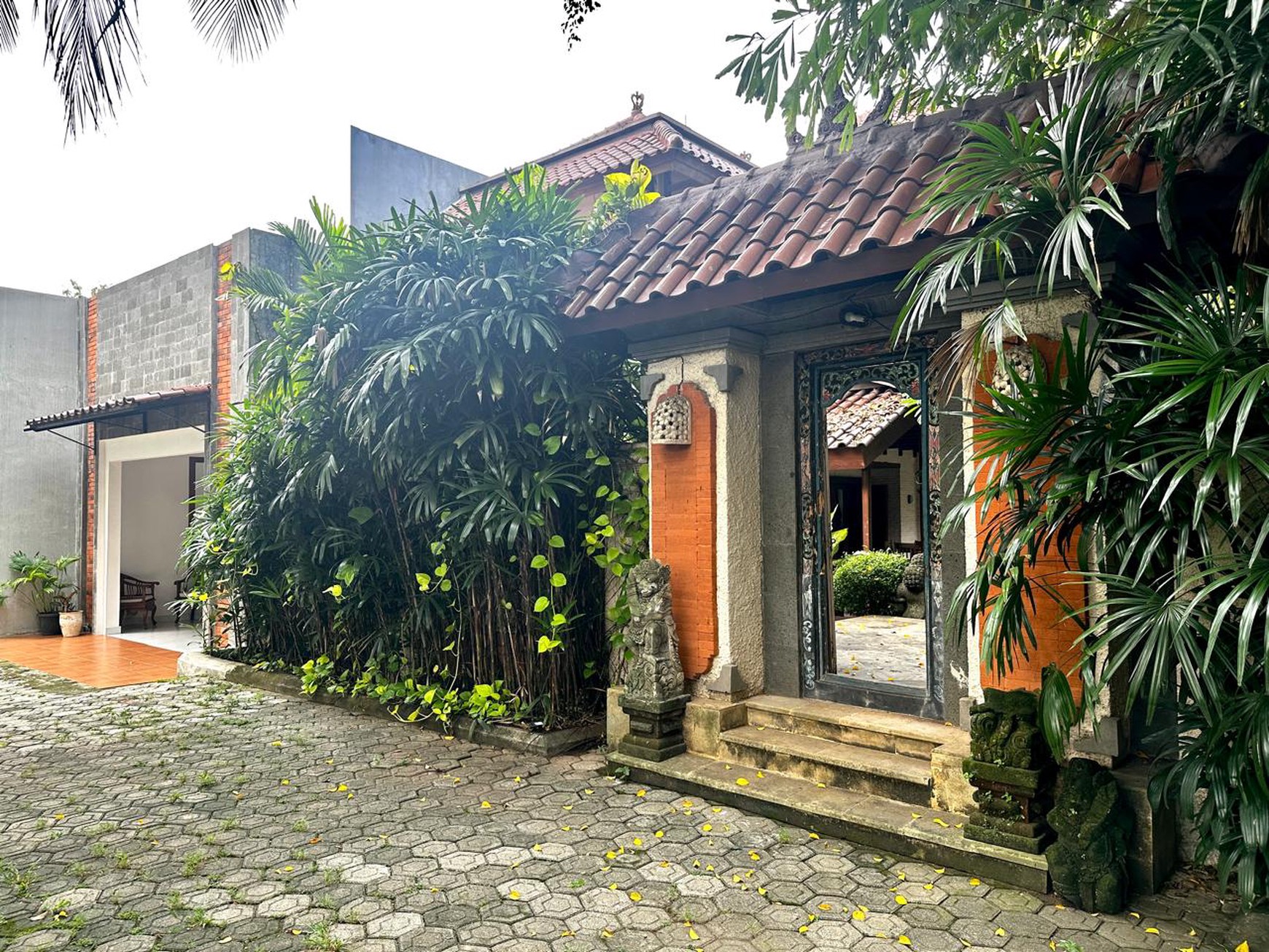 Rumah Mewah Gaya Villa Hitung Tanah Bonus Bangunan Bagus Di Bali View Cirendeu, Ciputat