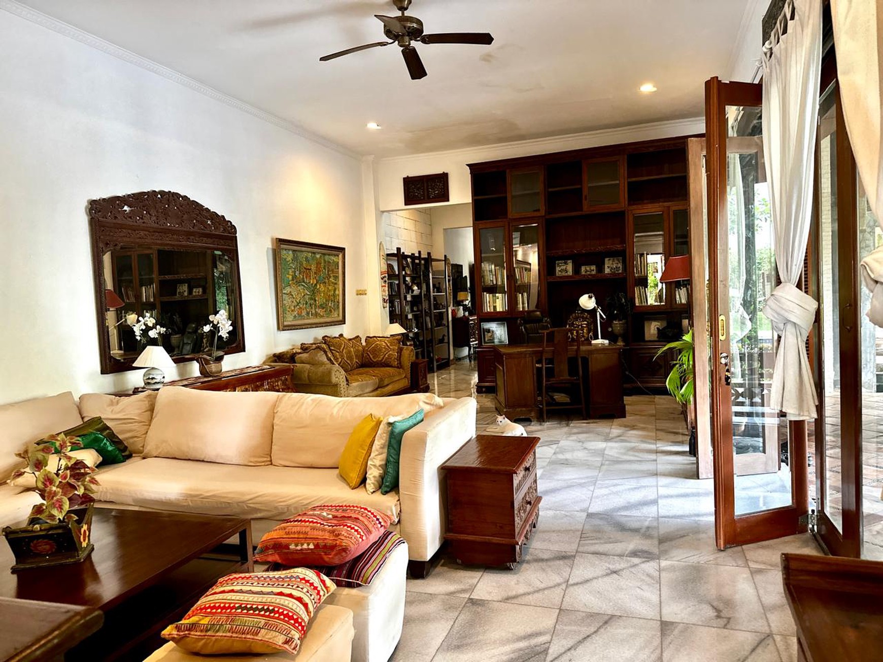 Rumah Mewah Gaya Villa Hitung Tanah Bonus Bangunan Bagus Di Bali View Cirendeu, Ciputat