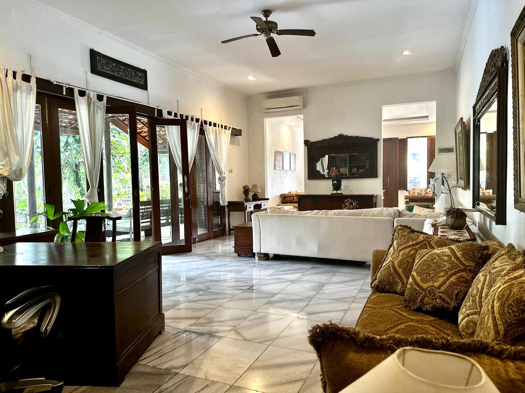 Rumah Mewah Gaya Villa Hitung Tanah Bonus Bangunan Bagus Di Bali View Cirendeu, Ciputat