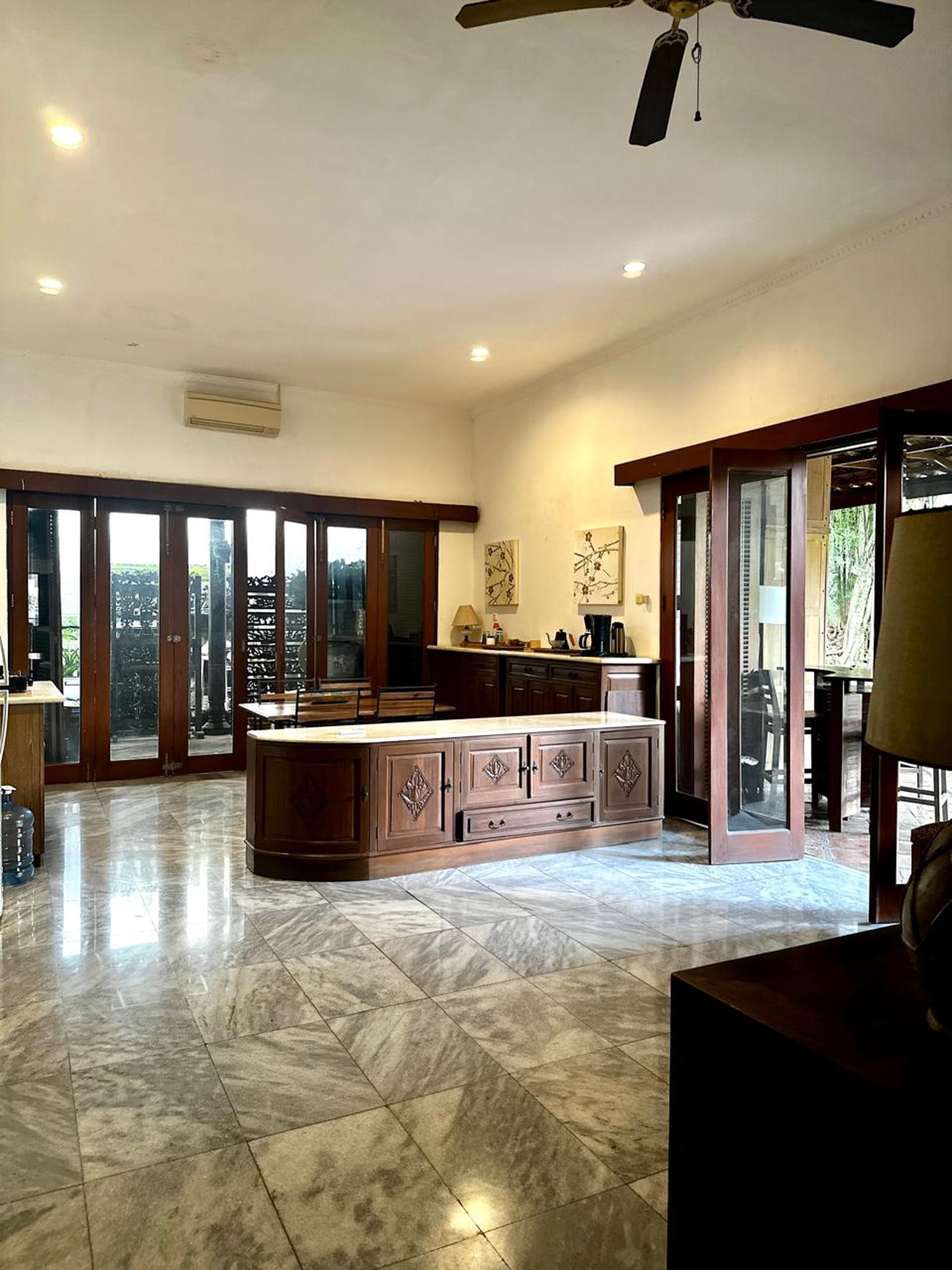 Rumah Mewah Gaya Villa Hitung Tanah Bonus Bangunan Bagus Di Bali View Cirendeu, Ciputat