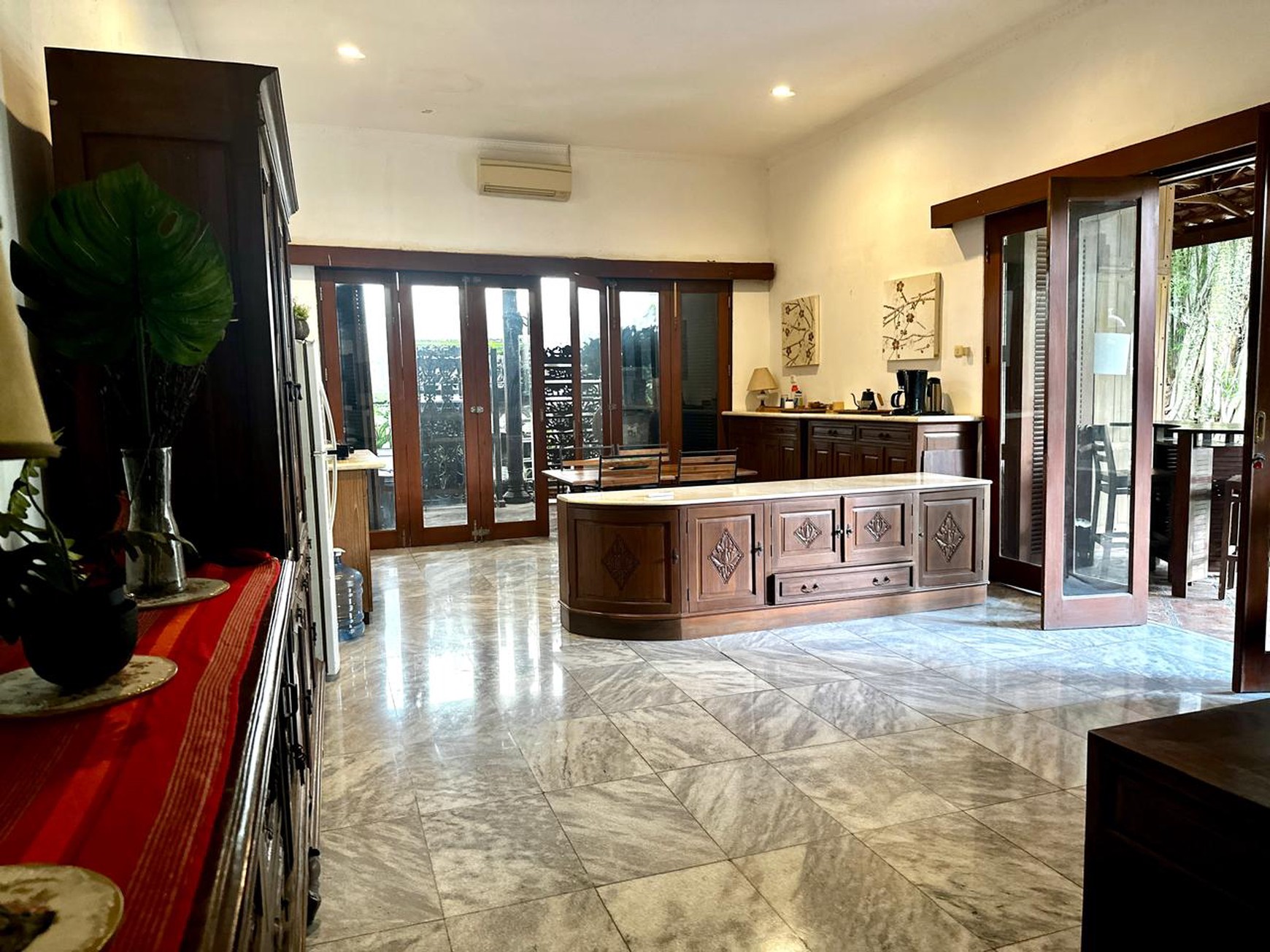 Rumah Mewah Gaya Villa Hitung Tanah Bonus Bangunan Bagus Di Bali View Cirendeu, Ciputat