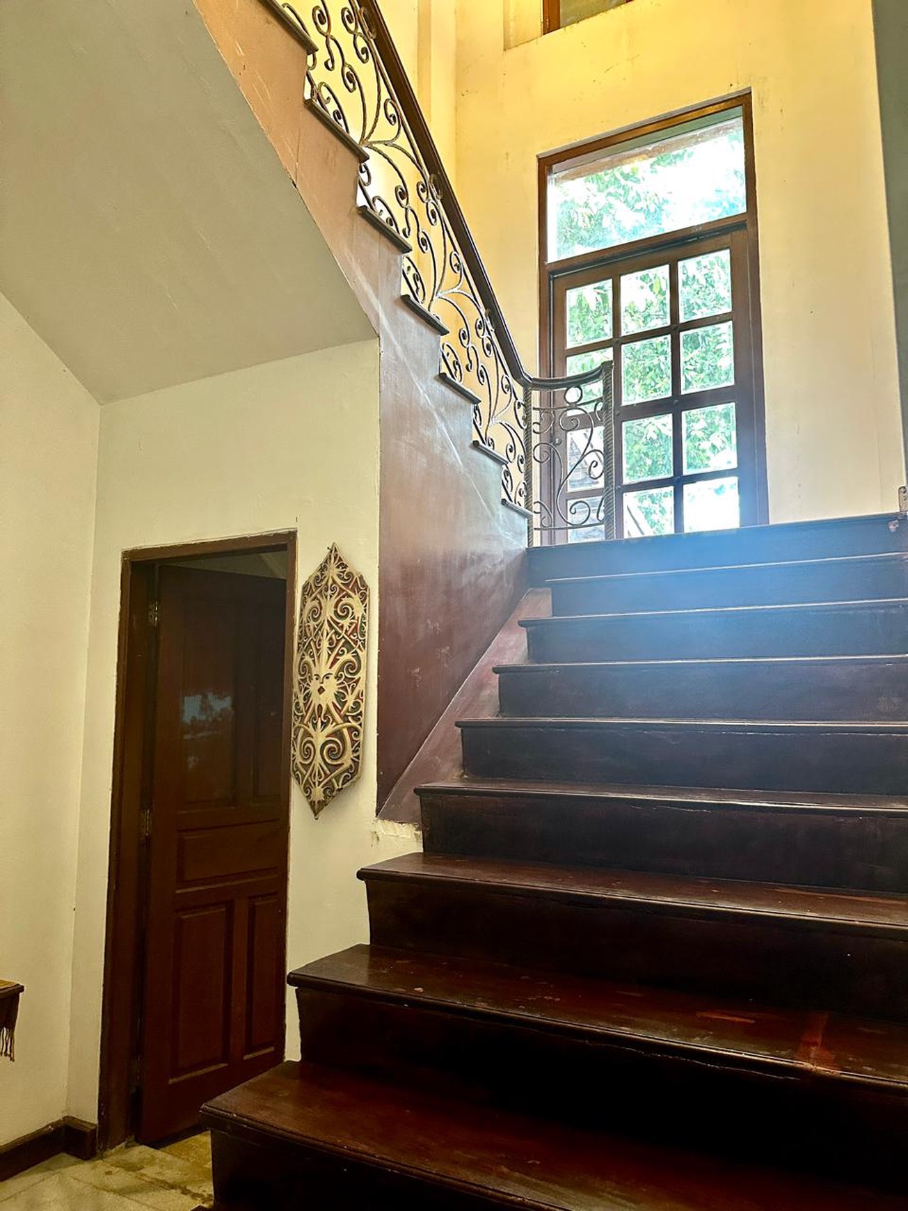 Rumah Mewah Gaya Villa Hitung Tanah Bonus Bangunan Bagus Di Bali View Cirendeu, Ciputat