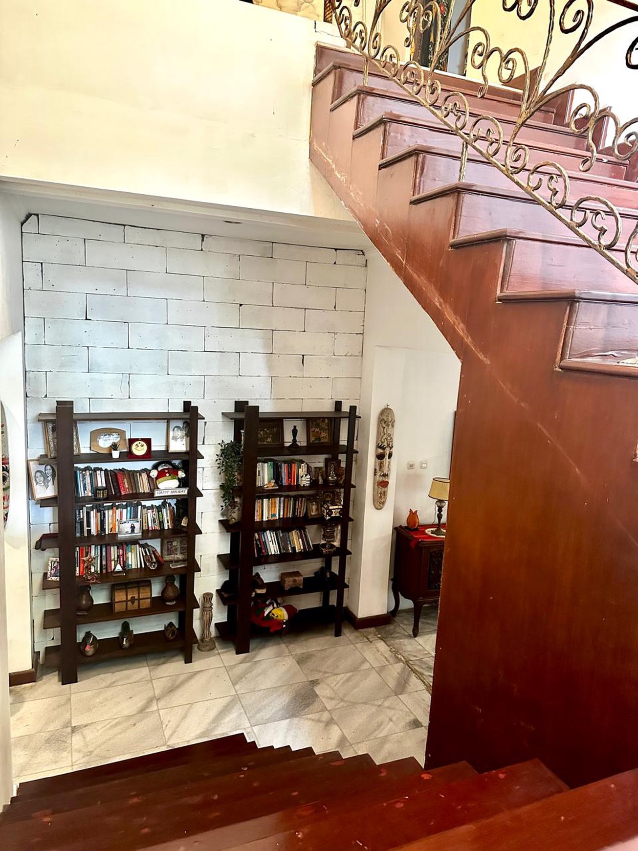 Rumah Mewah Gaya Villa Hitung Tanah Bonus Bangunan Bagus Di Bali View Cirendeu, Ciputat