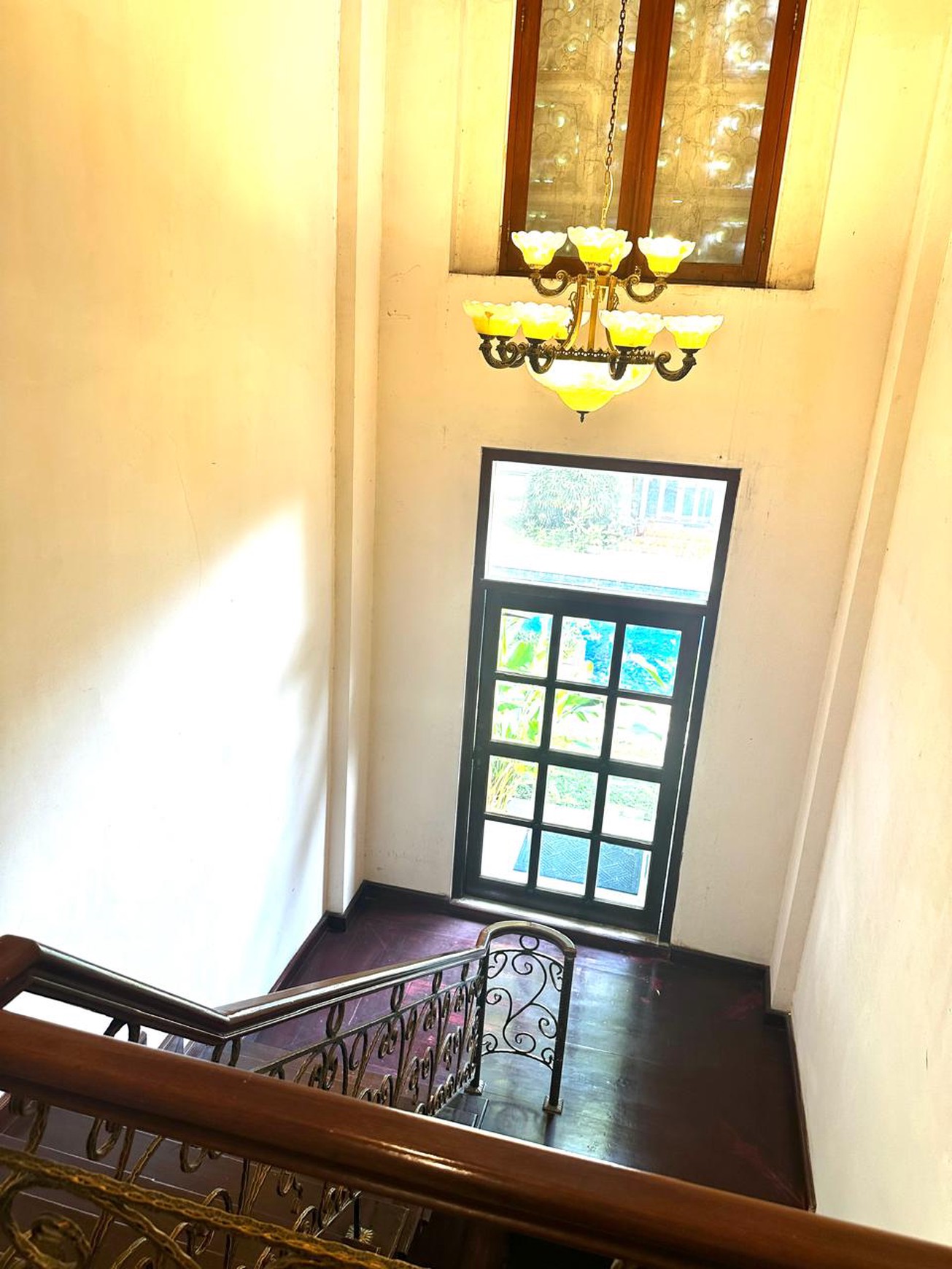 Rumah Mewah Gaya Villa Hitung Tanah Bonus Bangunan Bagus Di Bali View Cirendeu, Ciputat