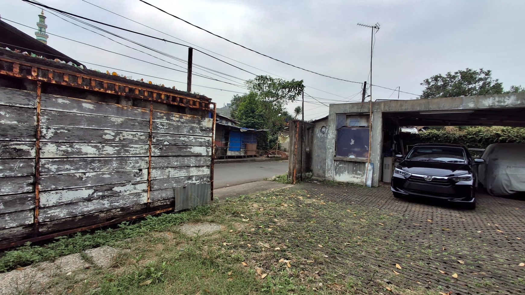 Rumah Tua Hitung Tanah area Jl WR Supratman, Ciputat Timur, Tangerang Selatan.